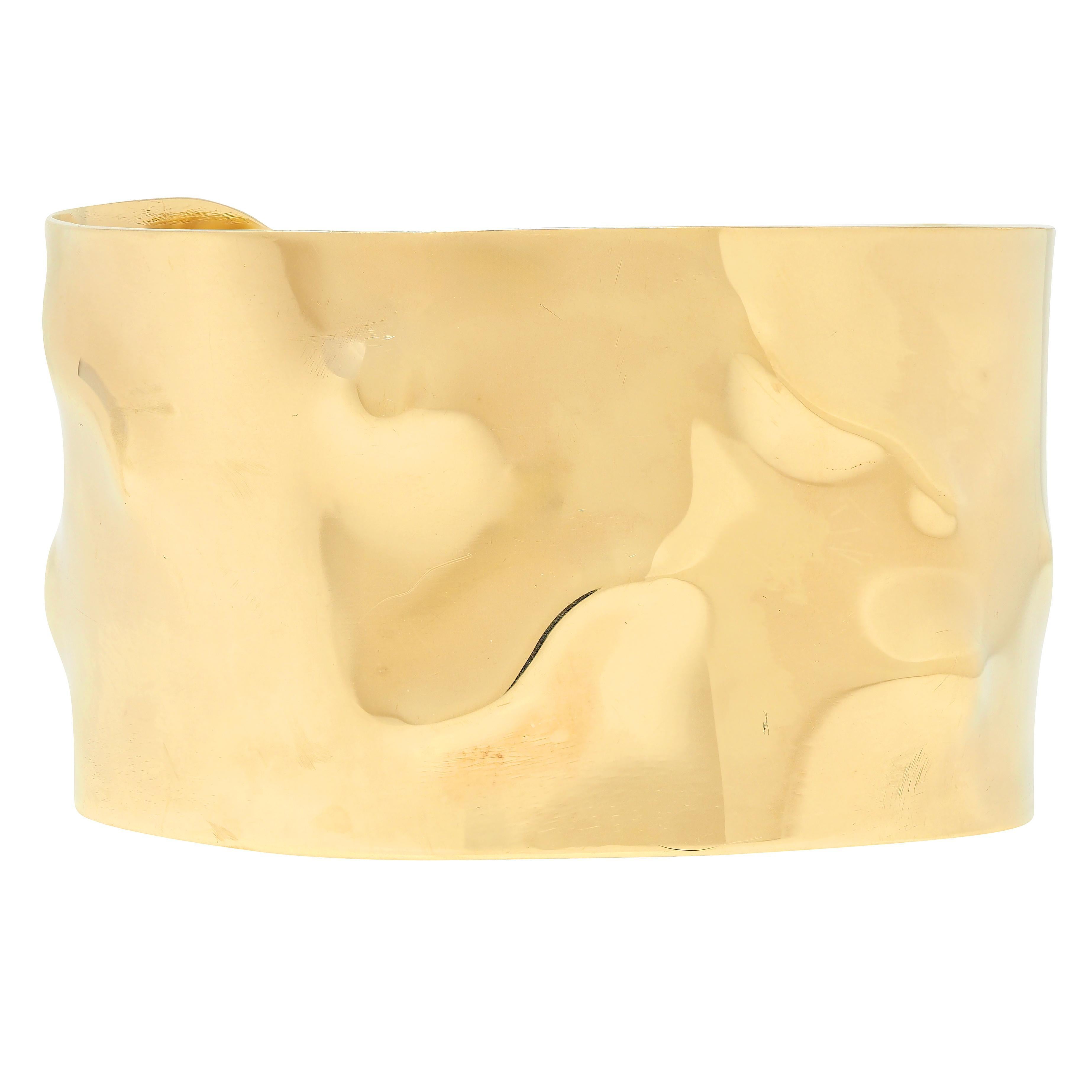 Cartier 1970's 18 Karat Gelbgold Vintage organische strukturierte Manschette Armband im Angebot 4