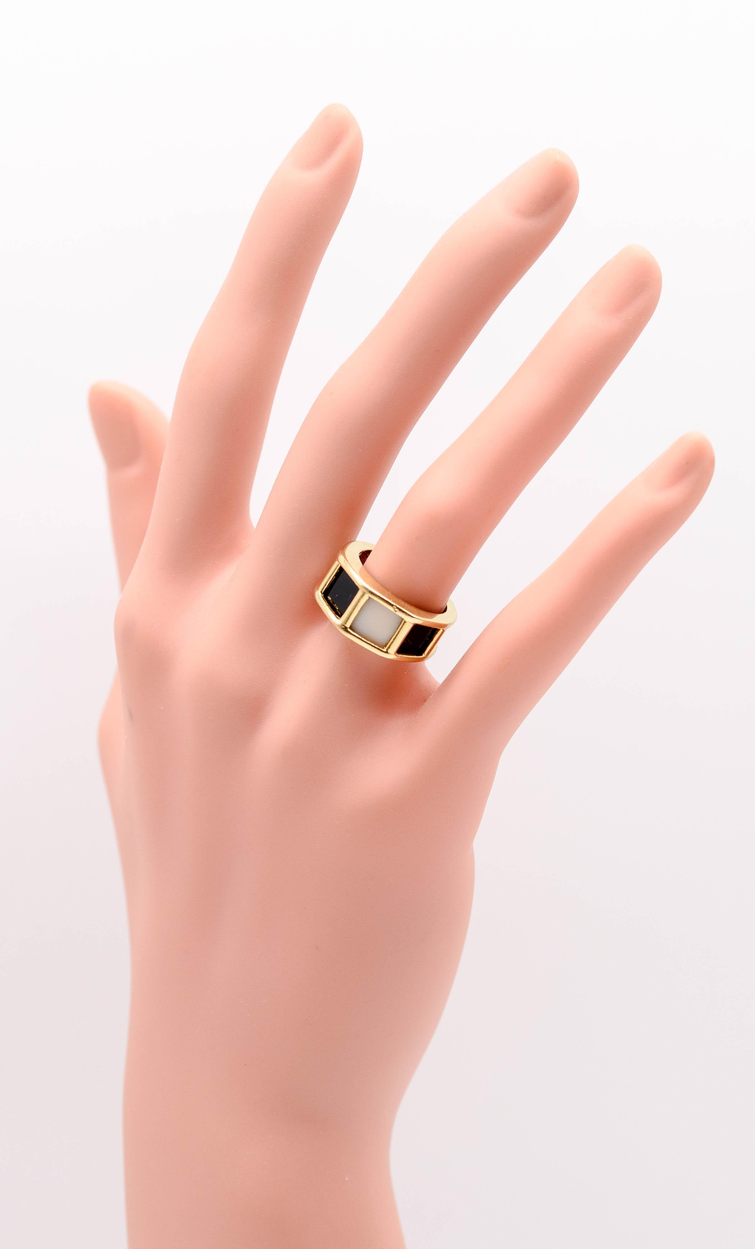 Cartier 1970's 18K Gold Agate Ring 4