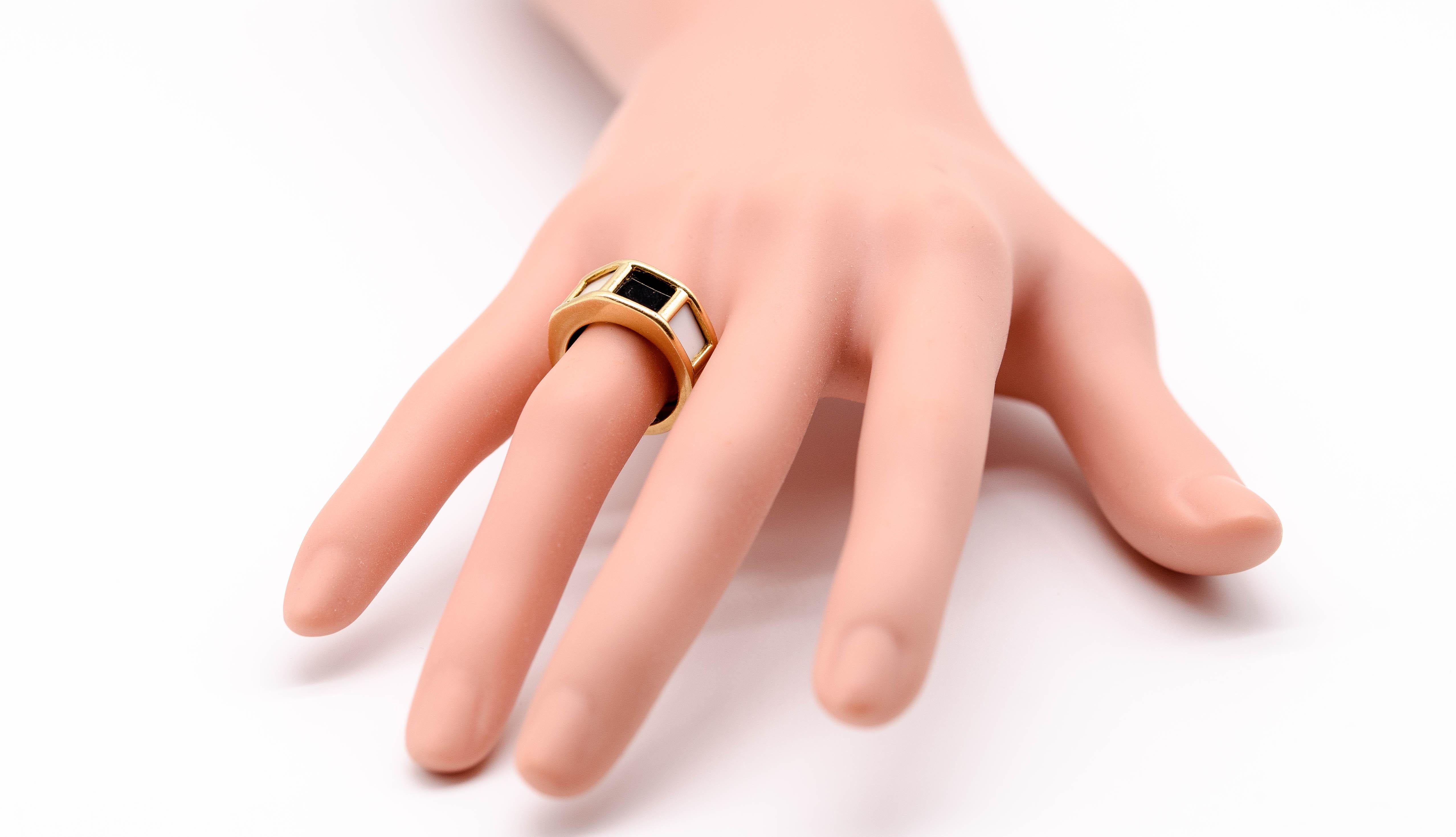 Cartier 1970's 18K Gold Agate Ring 5