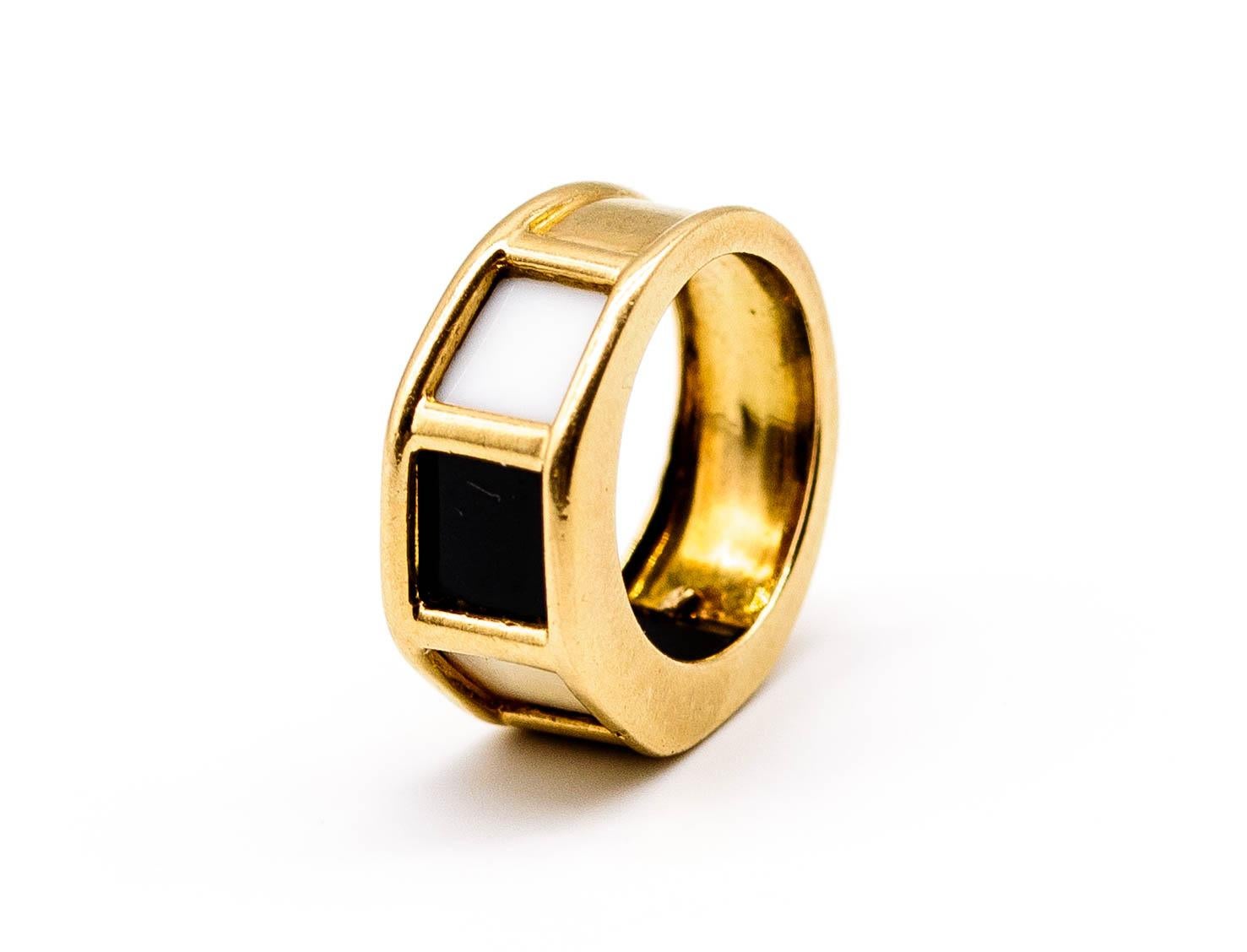 Cartier 1970's 18K Gold Agate Ring In Good Condition In New York, NY