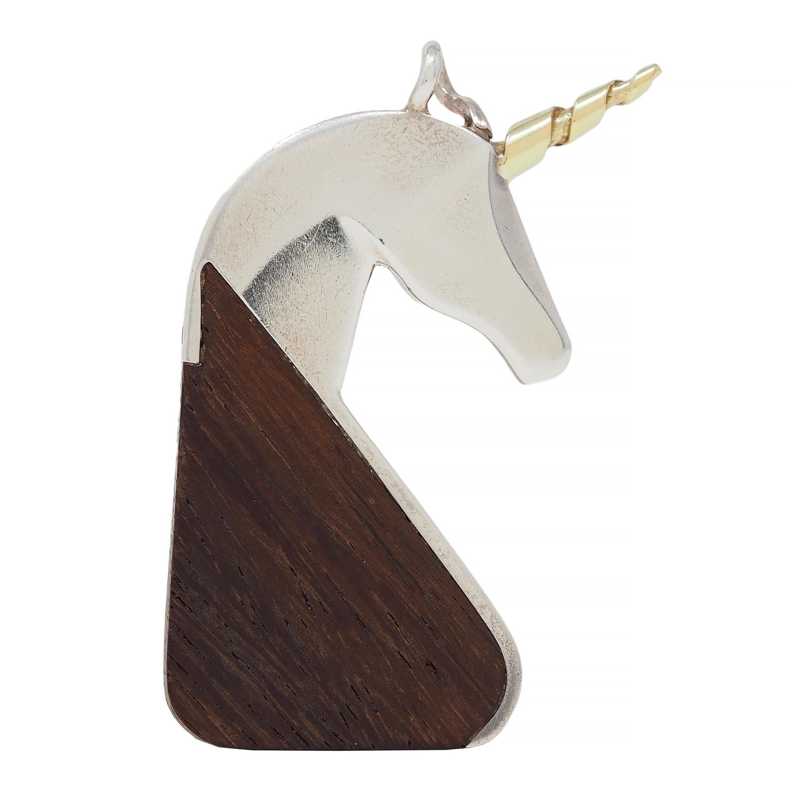 Cartier 1970er Jahre Vintage Einhorn-Anhänger aus geschnitztem Holz und Sterlingsilber 18 Karat Gold im Zustand „Hervorragend“ im Angebot in Philadelphia, PA