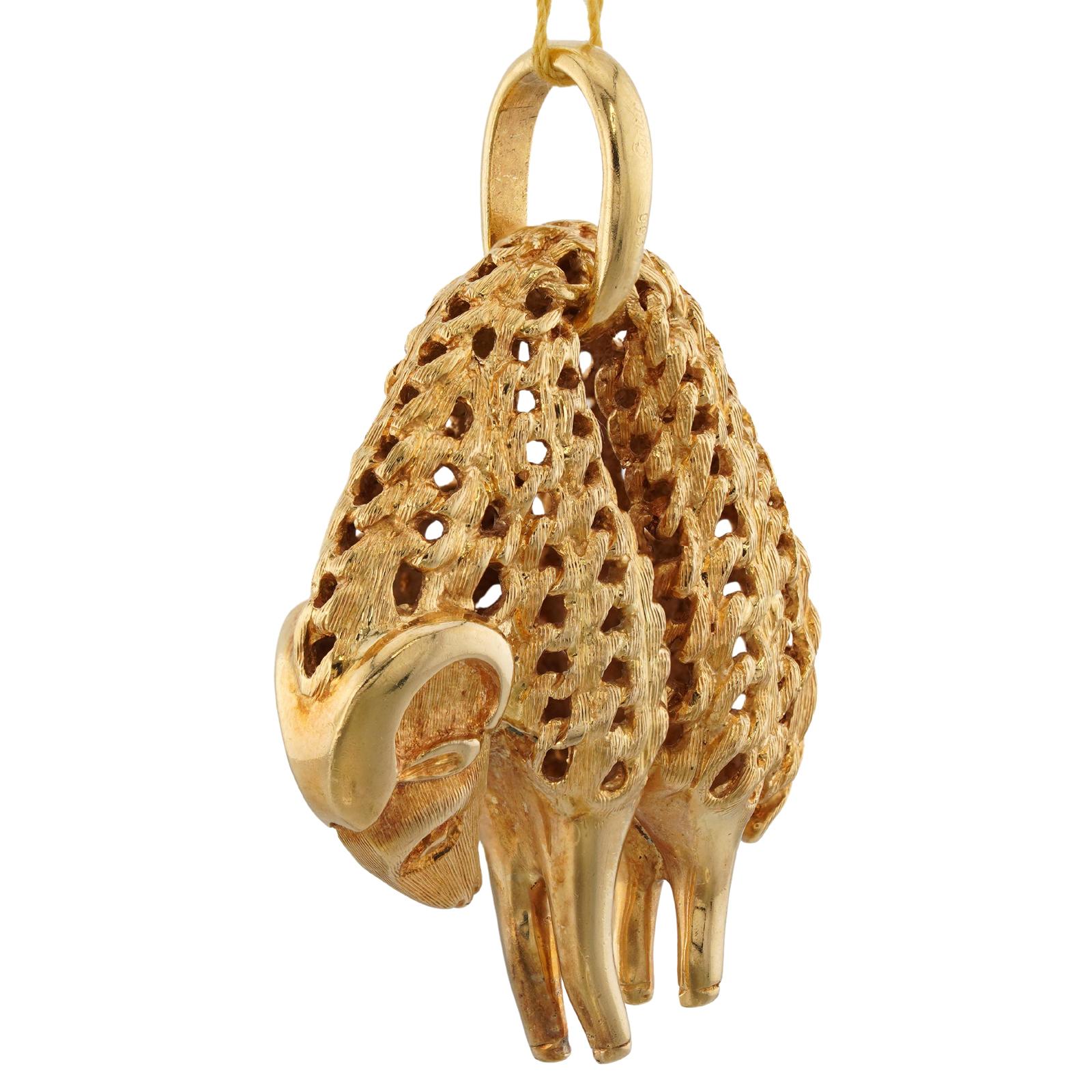 CARTIER 1970s Golden Fleece Ram 18k Yellow Gold Pendant 1