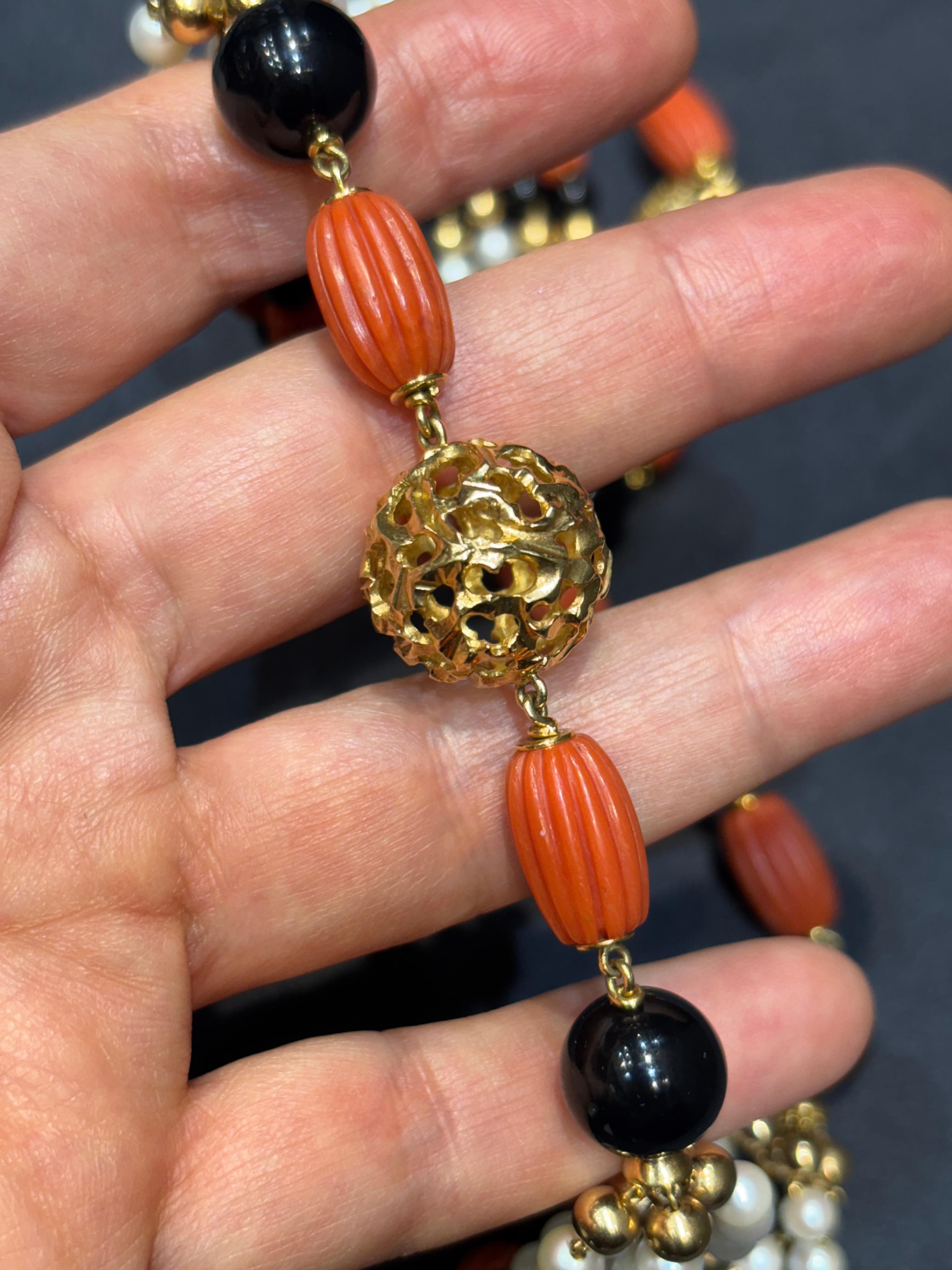 Sautoire Cartier anni '70 in onice, corallo, perle e oro 18 carati in vendita 3