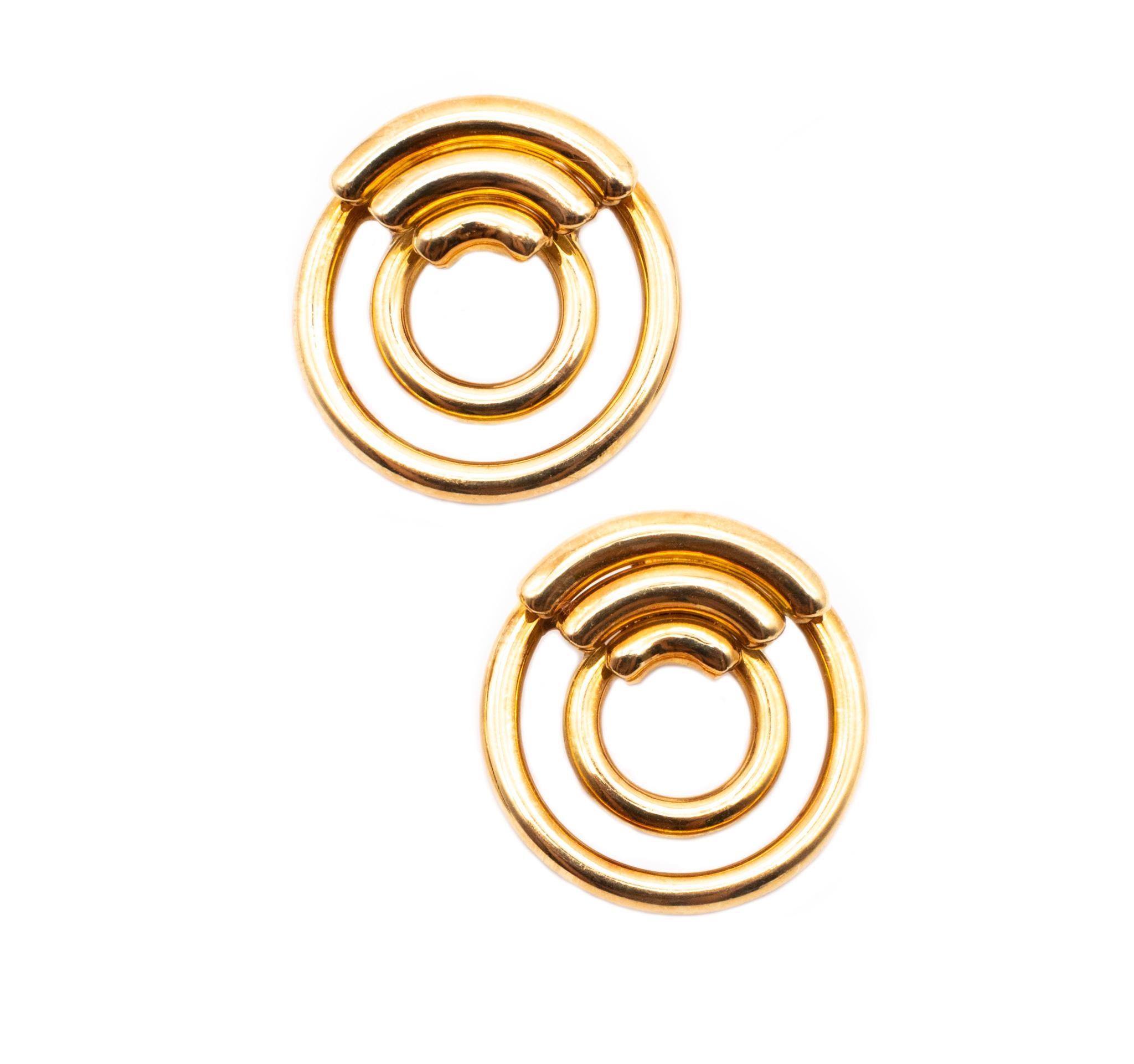 Rare pair of earrings designed by Aldo Cipullo (1936-1984) for Cartier.

Rare geometric geometric circled pieces created in New York city by Aldo Cipullo, during the collaboration period with the house of Cartier (1969-1975) as a designer.

This