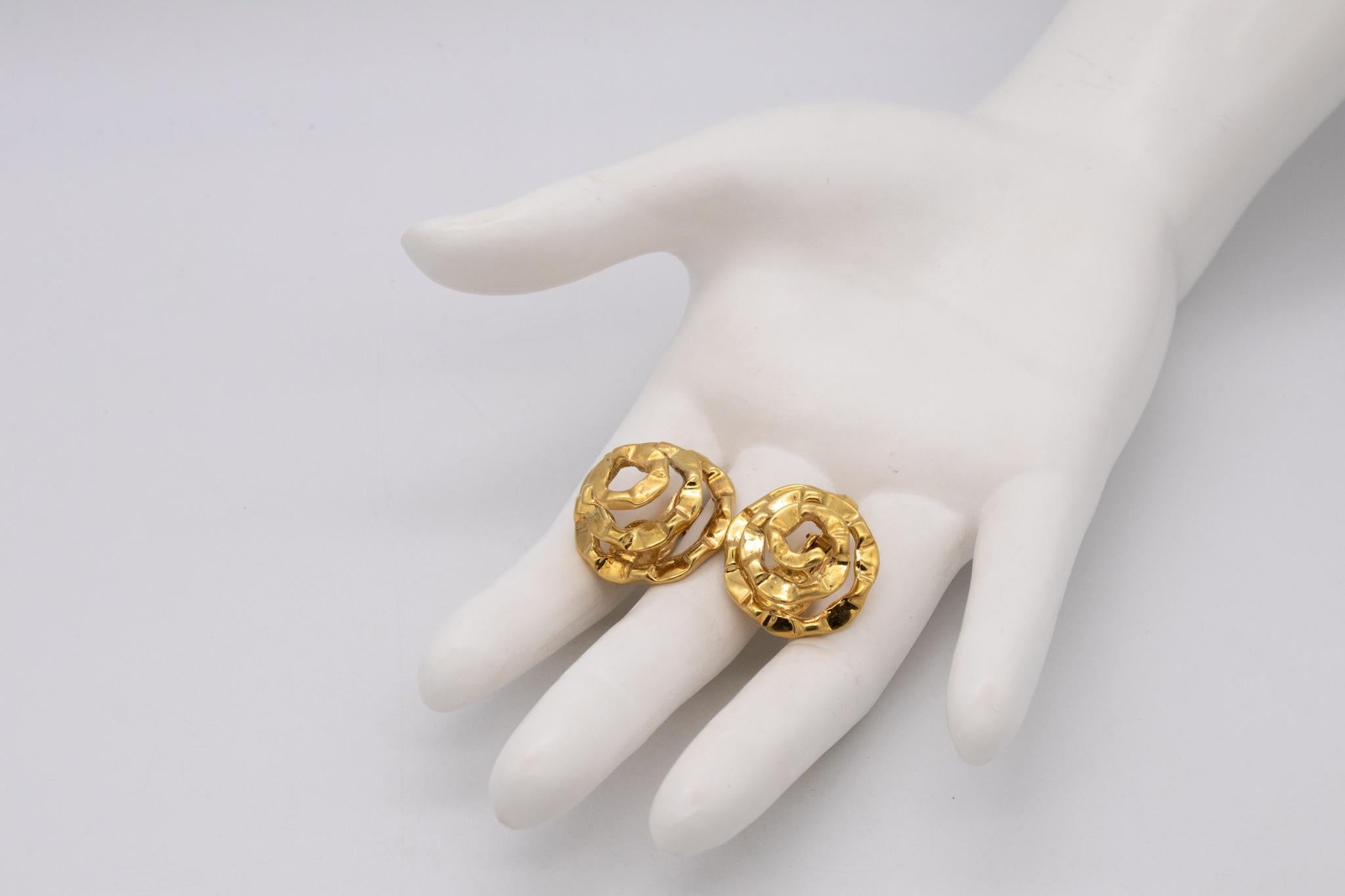 Cartier 1972 by Aldo Cipullo Spirals Swirls Clips Earrings in Textured 18Kt Gold In Excellent Condition In Miami, FL