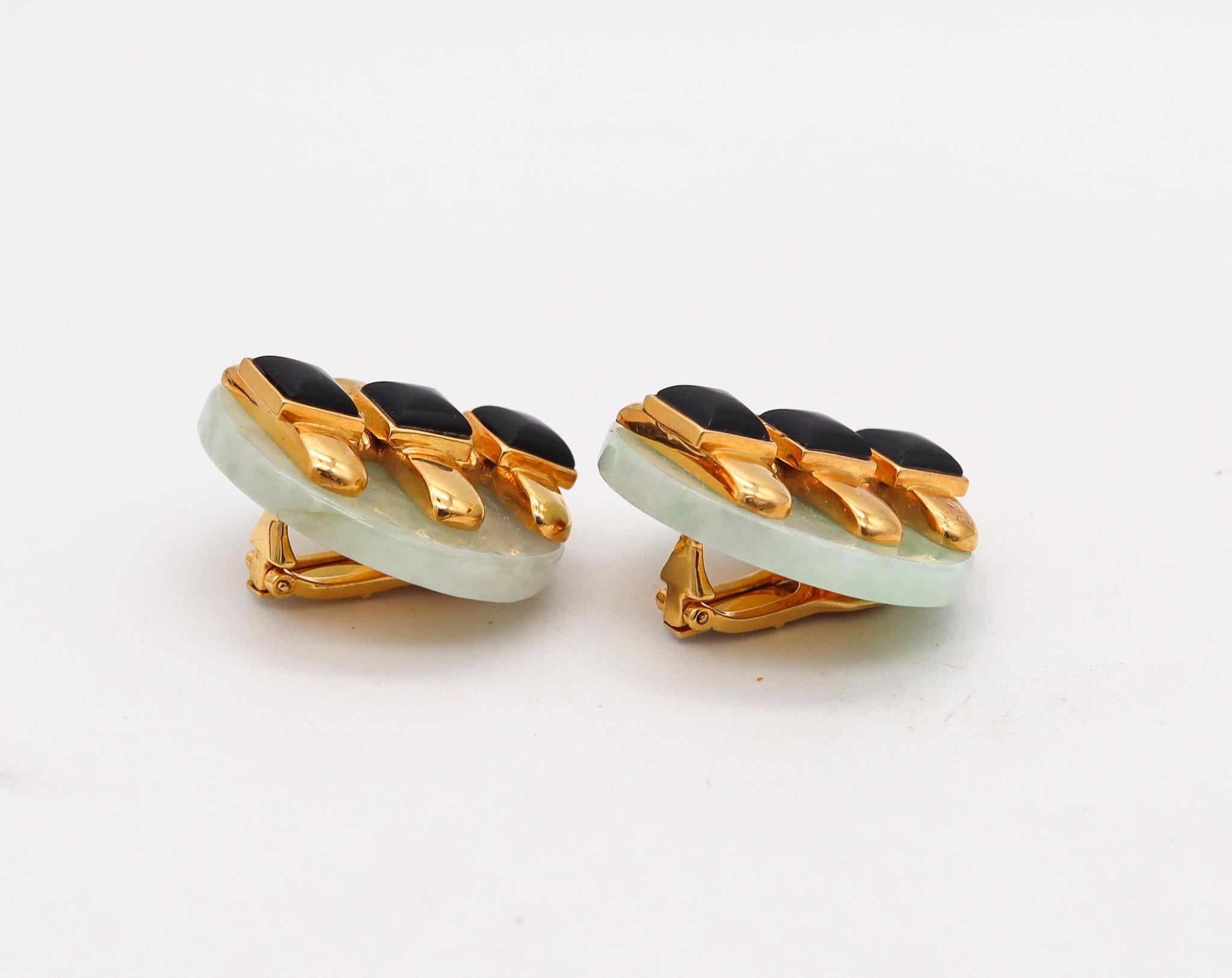 Pair of ear-clips designed by Aldo Cipullo (1936-1984) for Cartier.

Exceptional pair of sculptural ear-clips made in New York city by the jewelry designer Aldo Cipullo. This rare geometric earrings was created during the collaboration period with