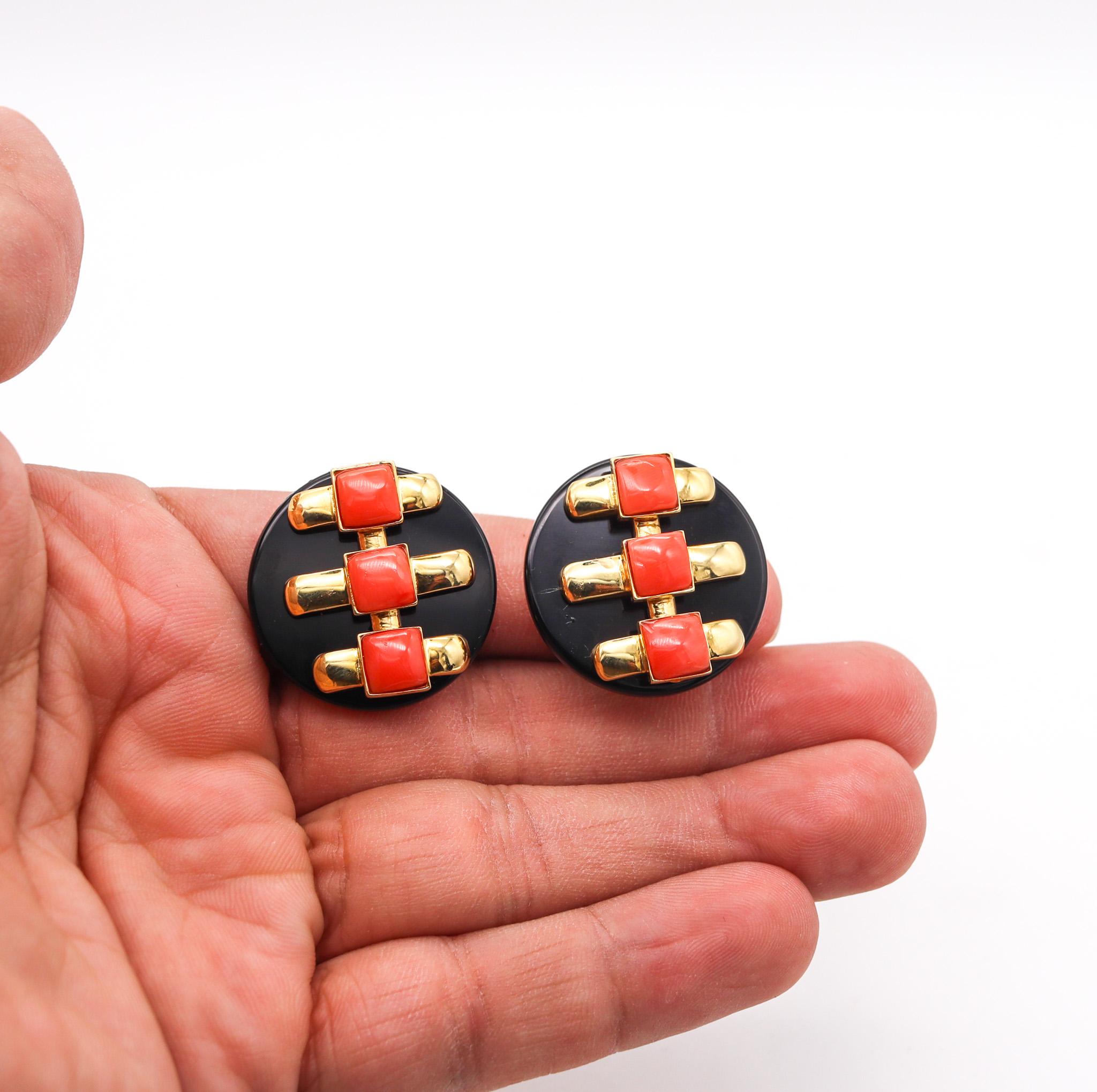 Cartier 1974 Aldo Cipullo Geometric Earrings 18Kt Yellow Gold With Onyx & Coral In Excellent Condition For Sale In Miami, FL