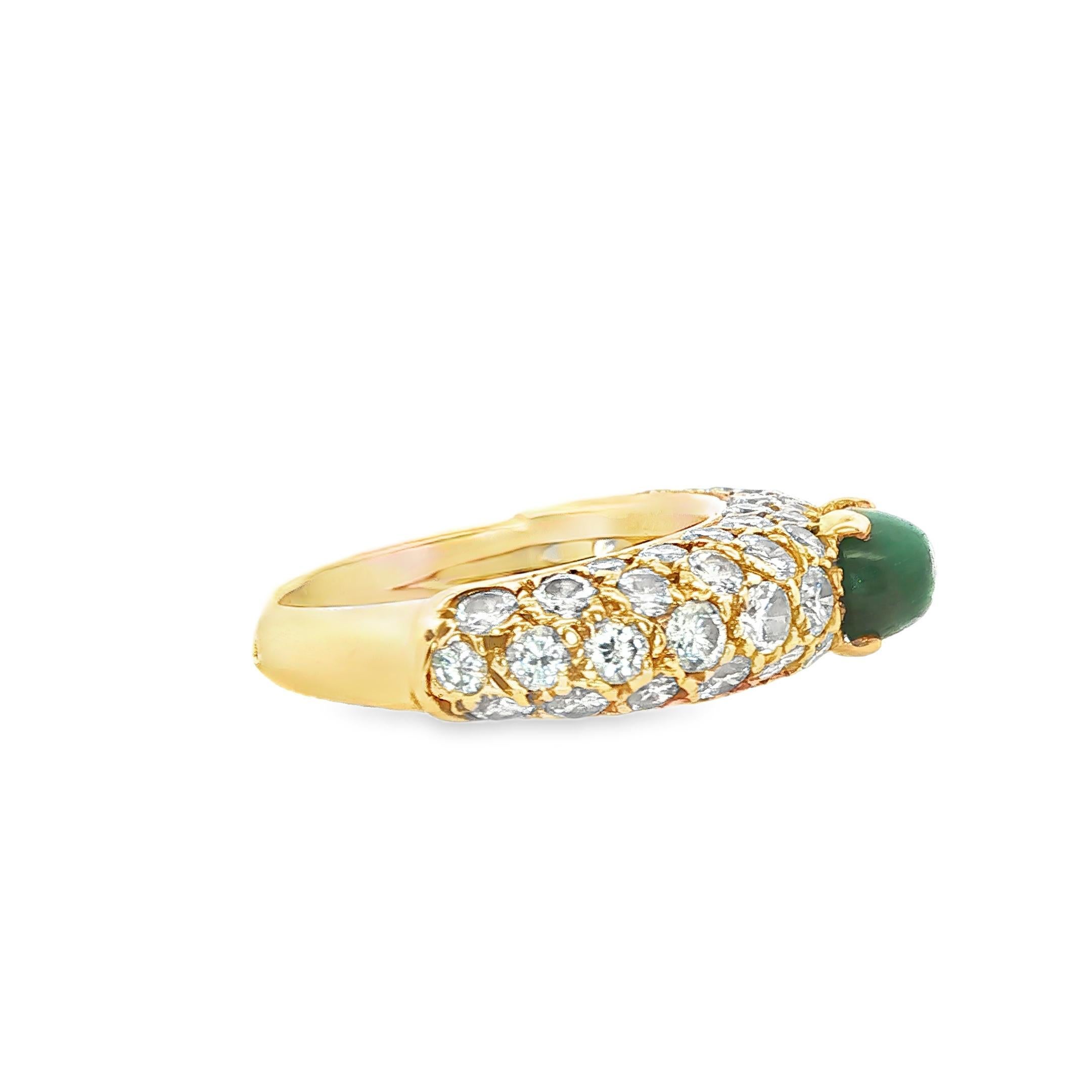 Moderne Bague émeraude et diamant des années 1980 en or jaune 18K de Cartier en vente