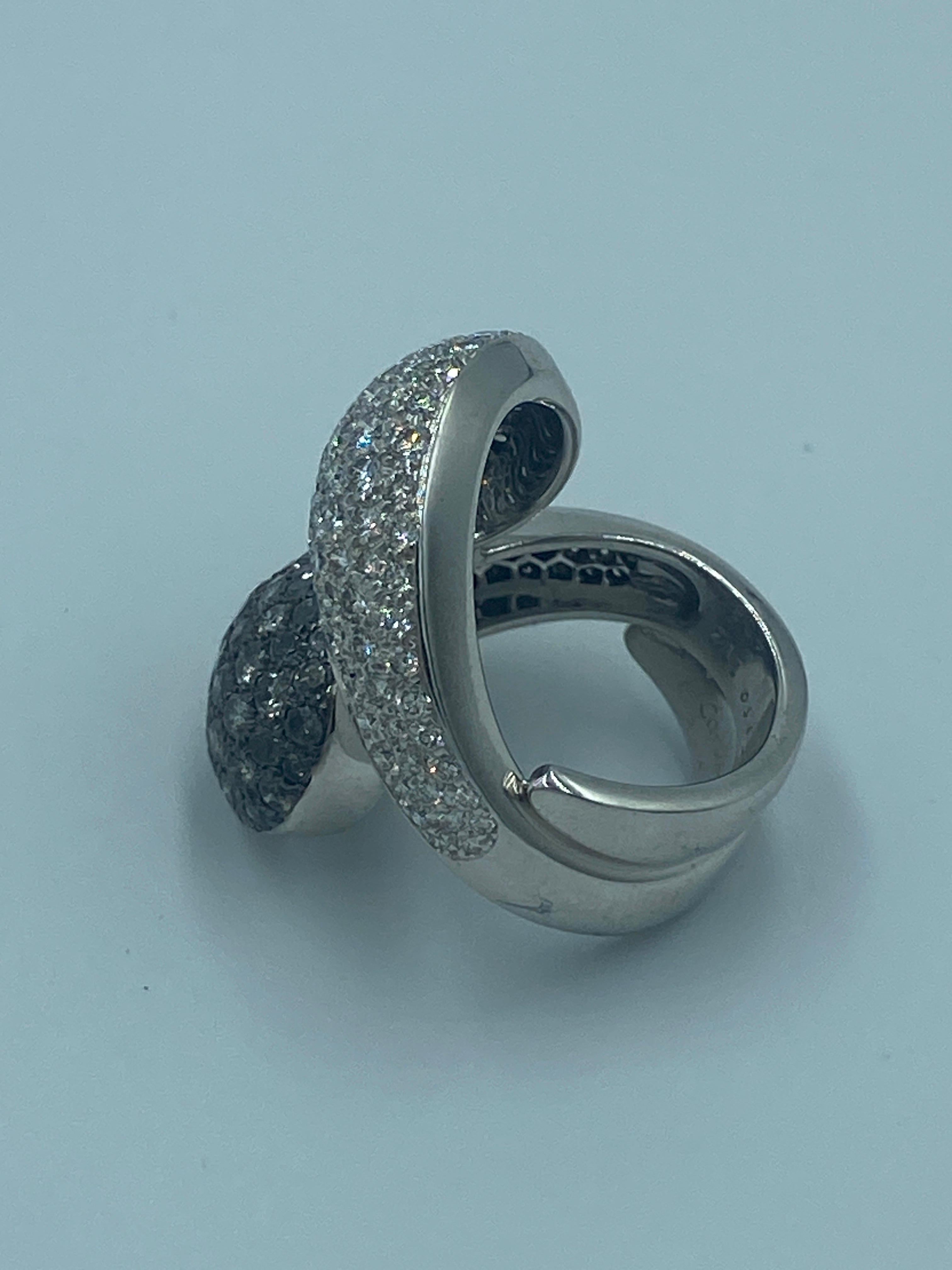 Round Cut Cartier 1990s Yin and Yang black and white diamond ring For Sale