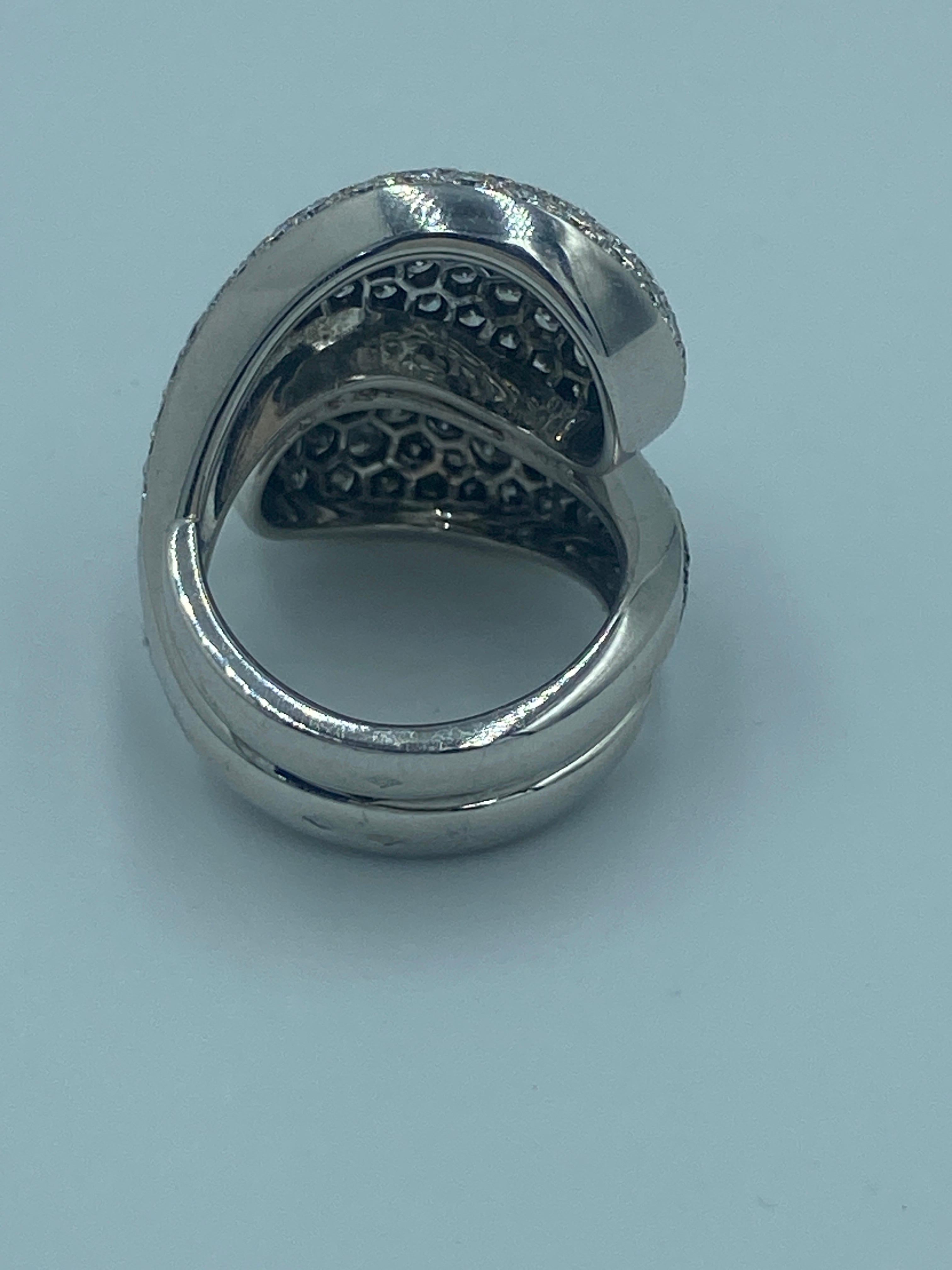 Cartier 1990s Yin and Yang black and white diamond ring In Excellent Condition For Sale In London, GB
