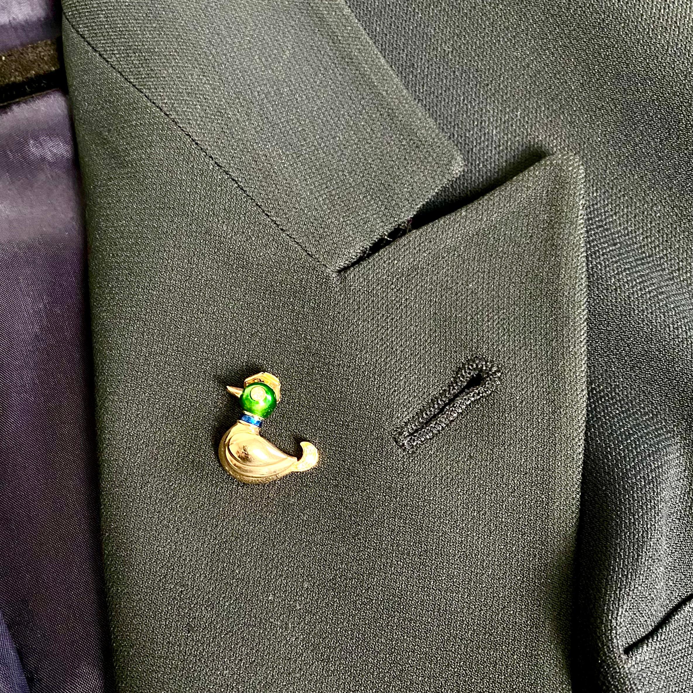 Contemporary Cartier 1992 Rare 18 Karat Yellow Gold Brooch Depicting Enameled Diamond Duck  For Sale