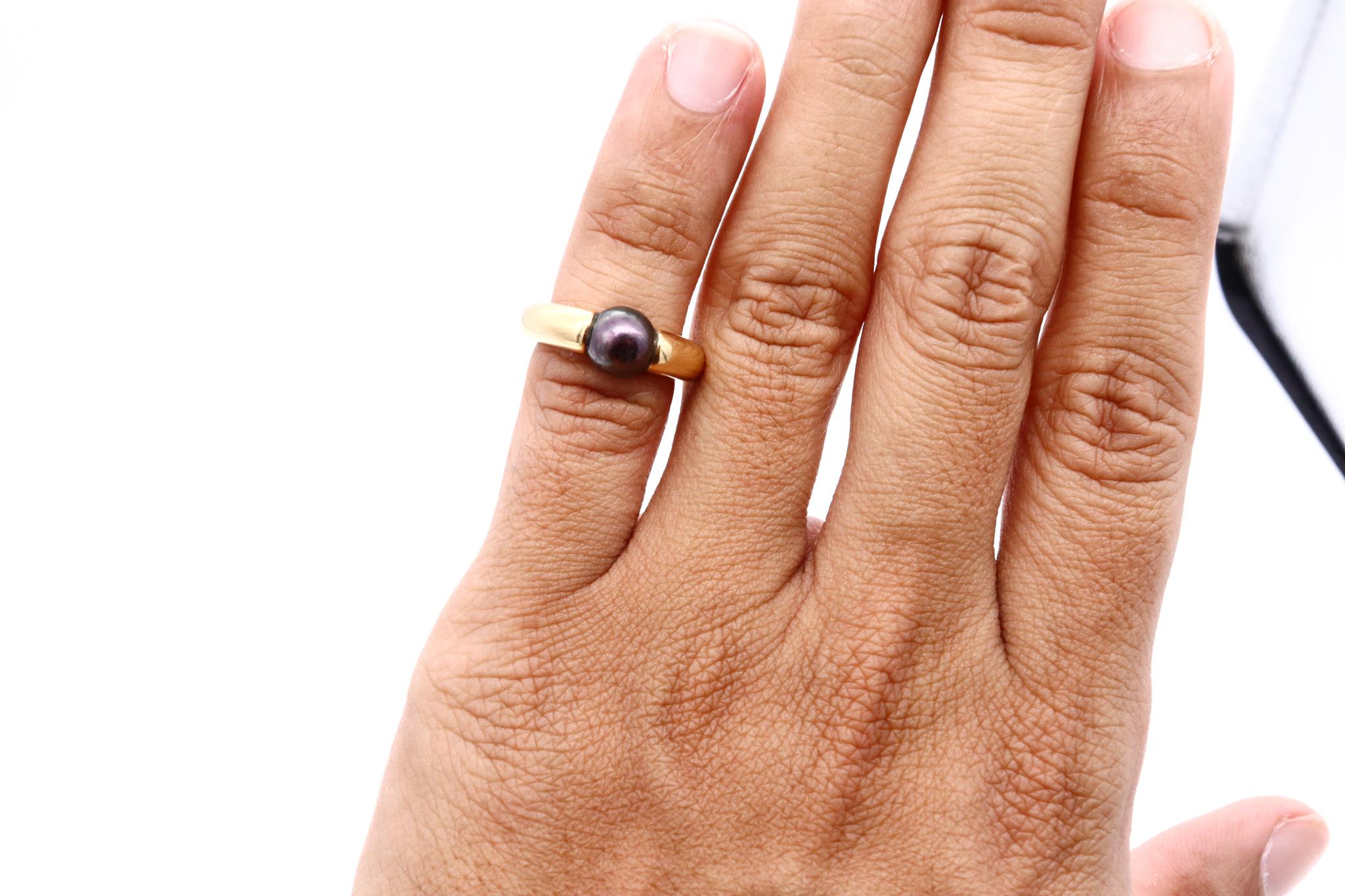 Modern Cartier 1994 Paris La Bague Perla Ring in 18Kt Gold Round Tahitian Black Pearl For Sale