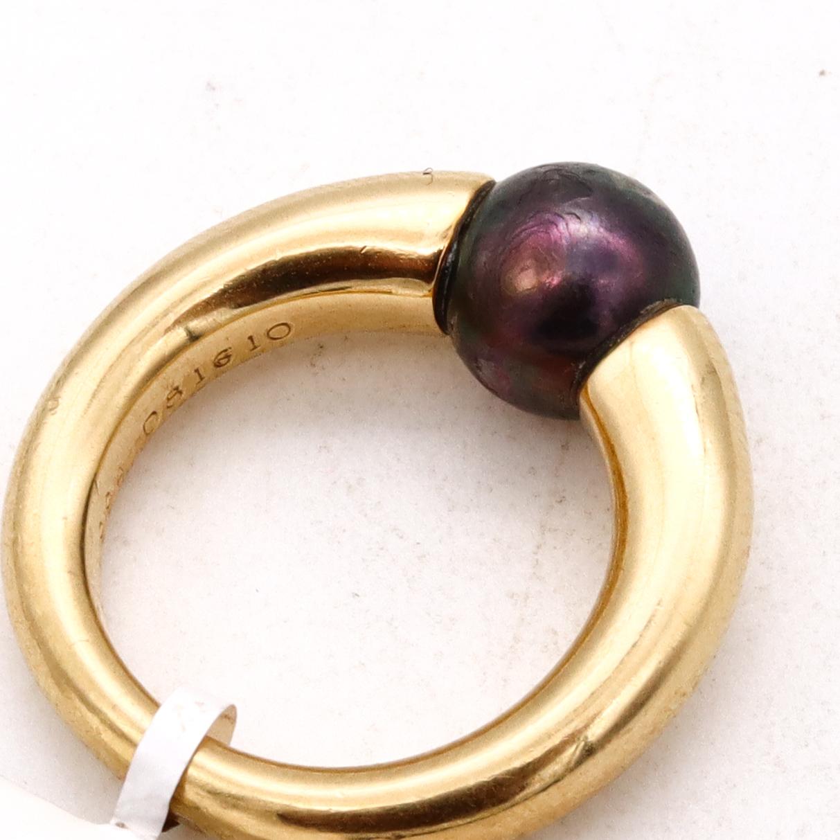 Round Cut Cartier 1994 Paris La Bague Perla Ring in 18Kt Gold Round Tahitian Black Pearl For Sale