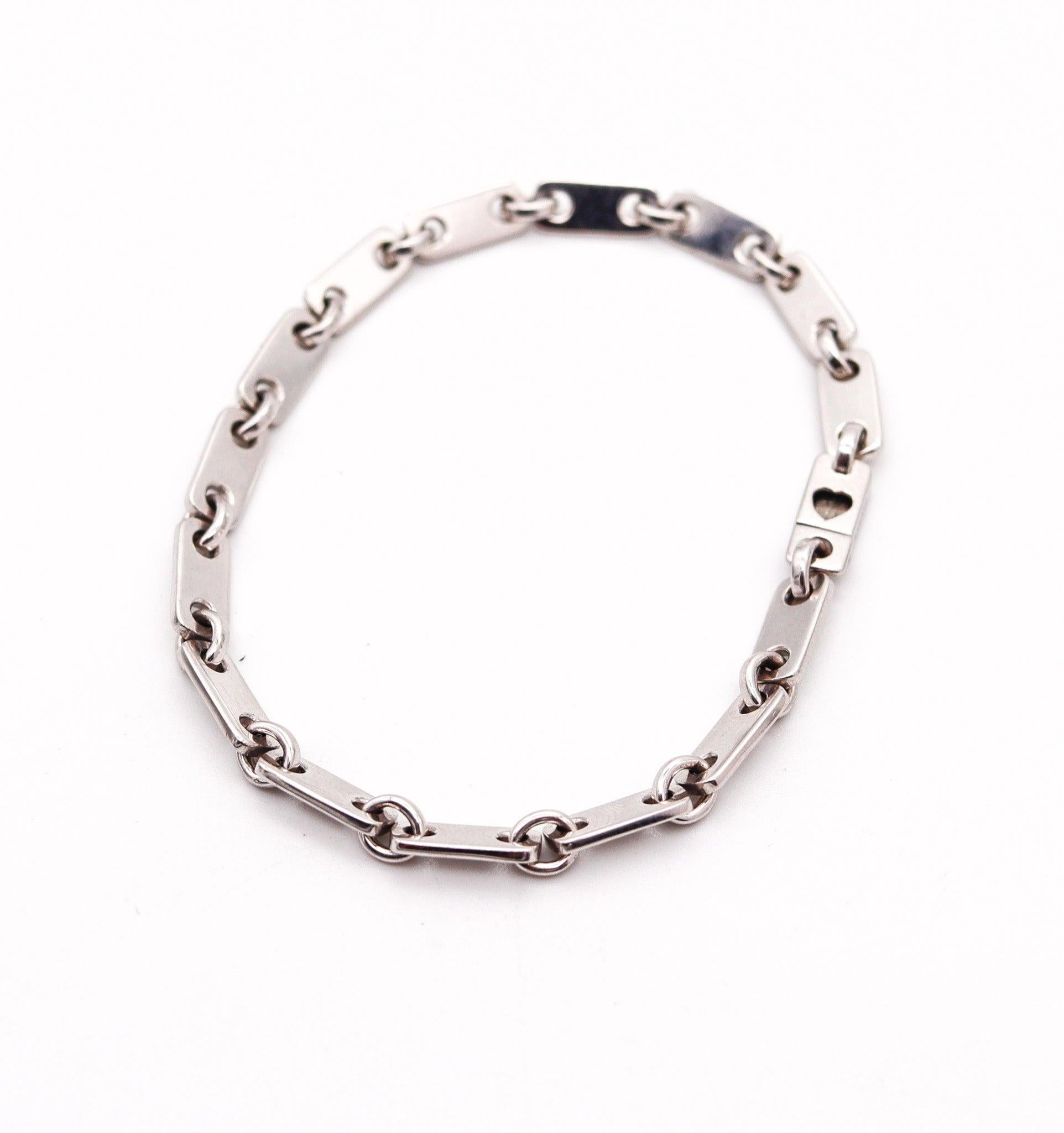 Modernist CARTIER 1997 Figaro-Plaquette Unisex Bracelet With Key Charm In 18Kt White Gold