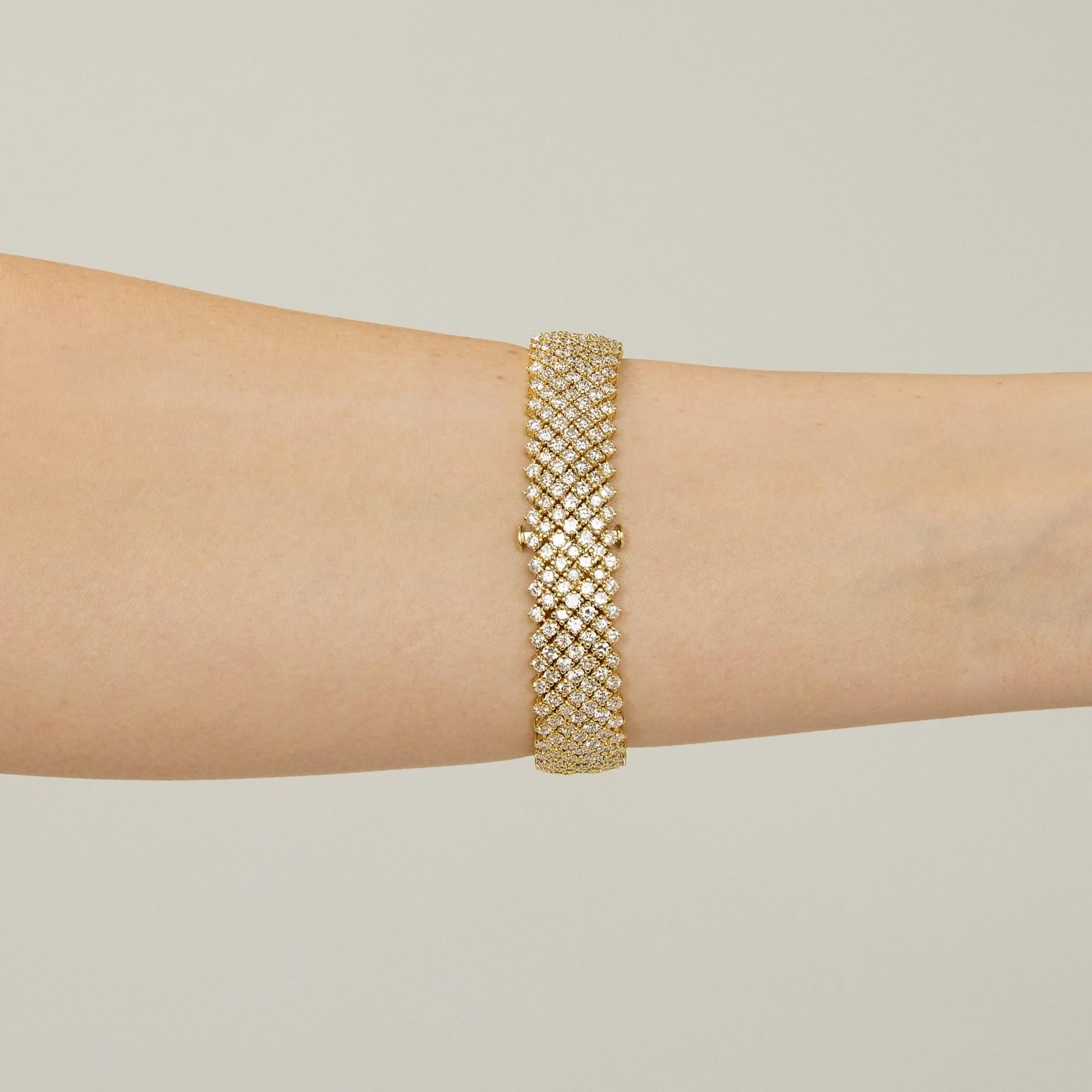 Cartier Eternity-Armband mit 22 Karat Diamanten  in 18K Gelbgold im Angebot 4