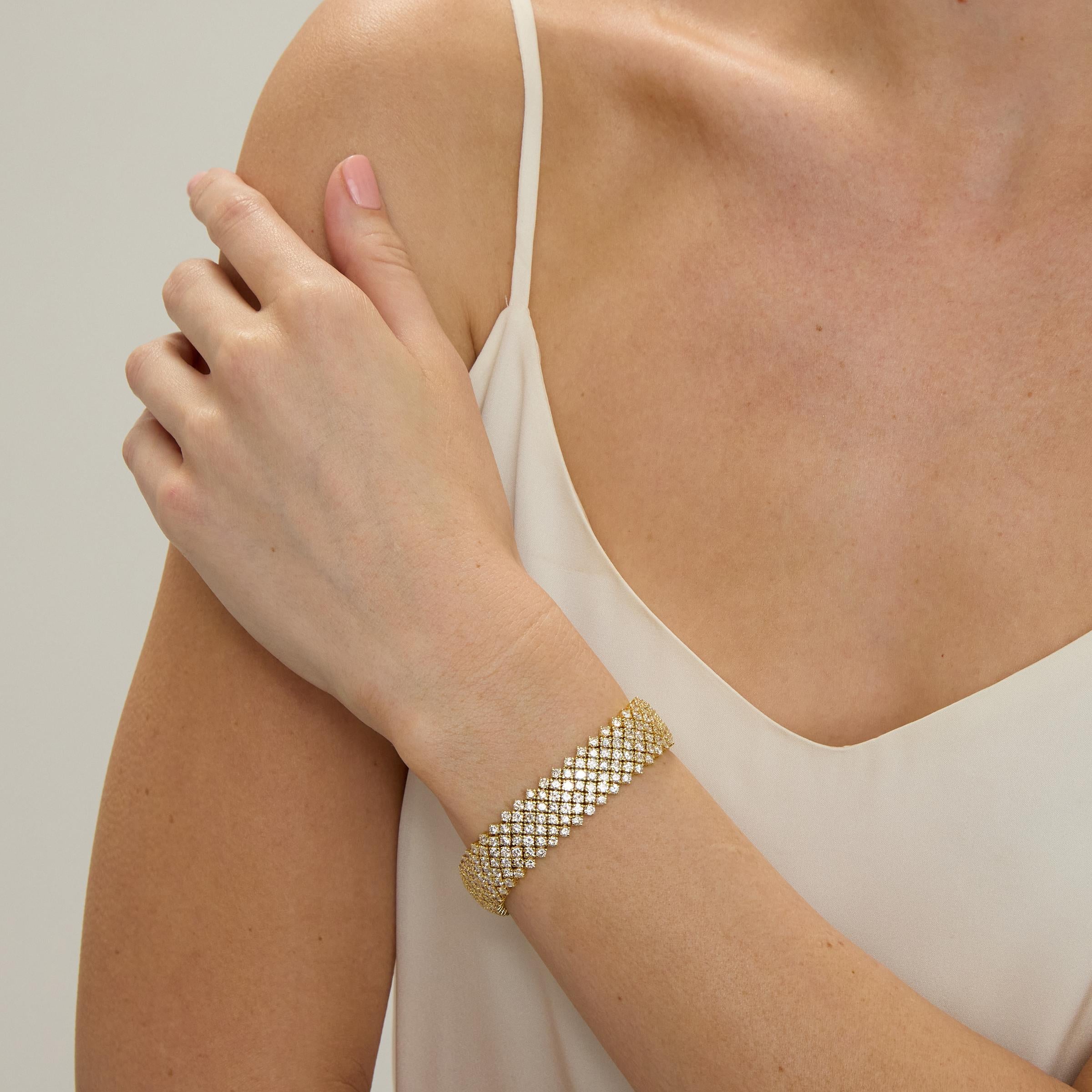 Cartier Eternity-Armband mit 22 Karat Diamanten  in 18K Gelbgold im Angebot 2