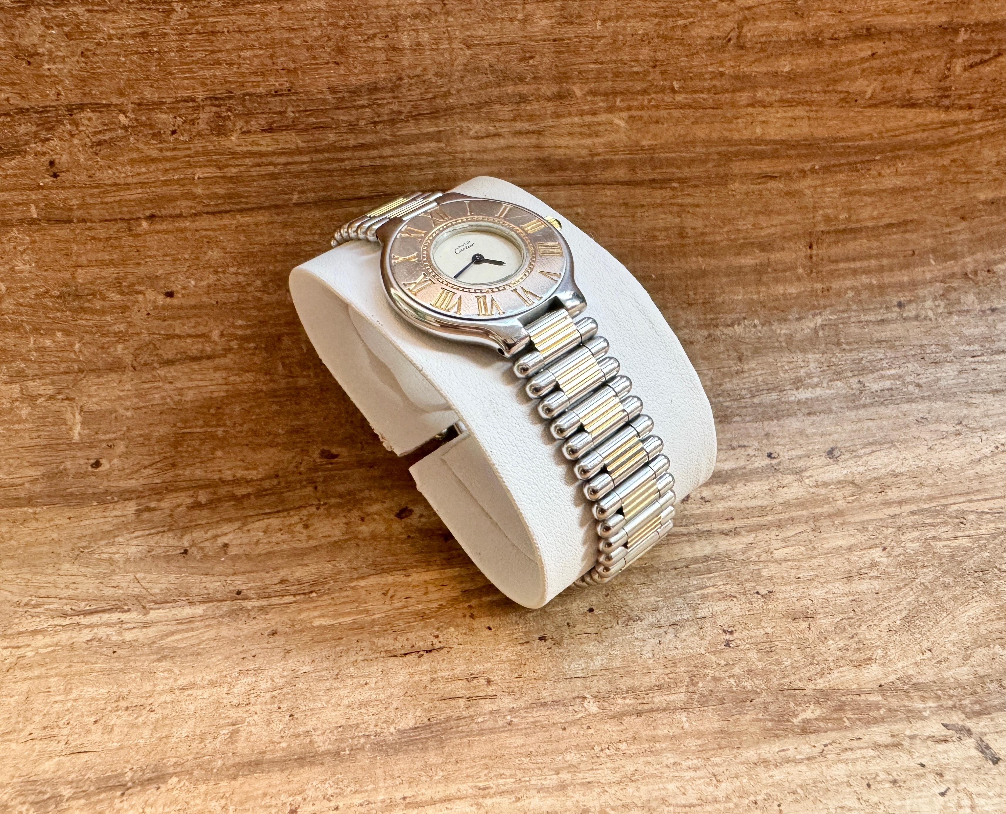  Description
Brand: Cartier

Model: 21 Must de Cartier

Reference Number: 9010

Country Of Manufacture: Switzerland

Movement: Quartz

Case Material: Gold/Steel

Measurements : Case width: 28 mm. (without crown)

Band Type : Gold/Steel

Band