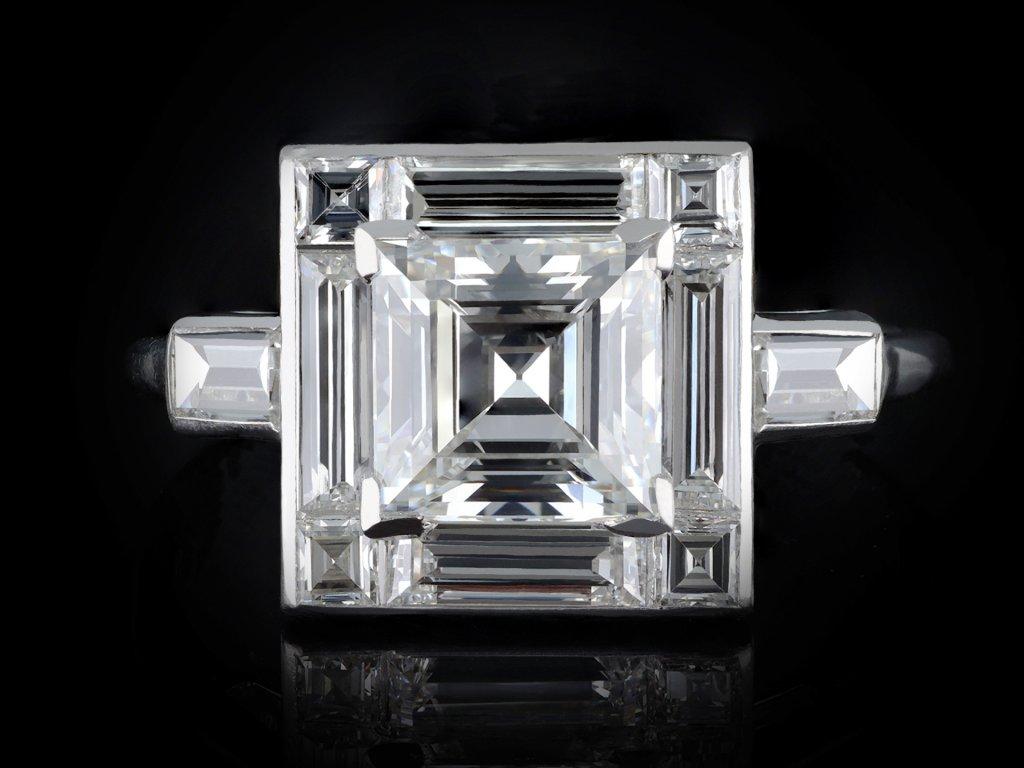 Cartier 2.11 Carat GIA Diamond Cluster Ring, circa 1935 In Good Condition For Sale In London, GB