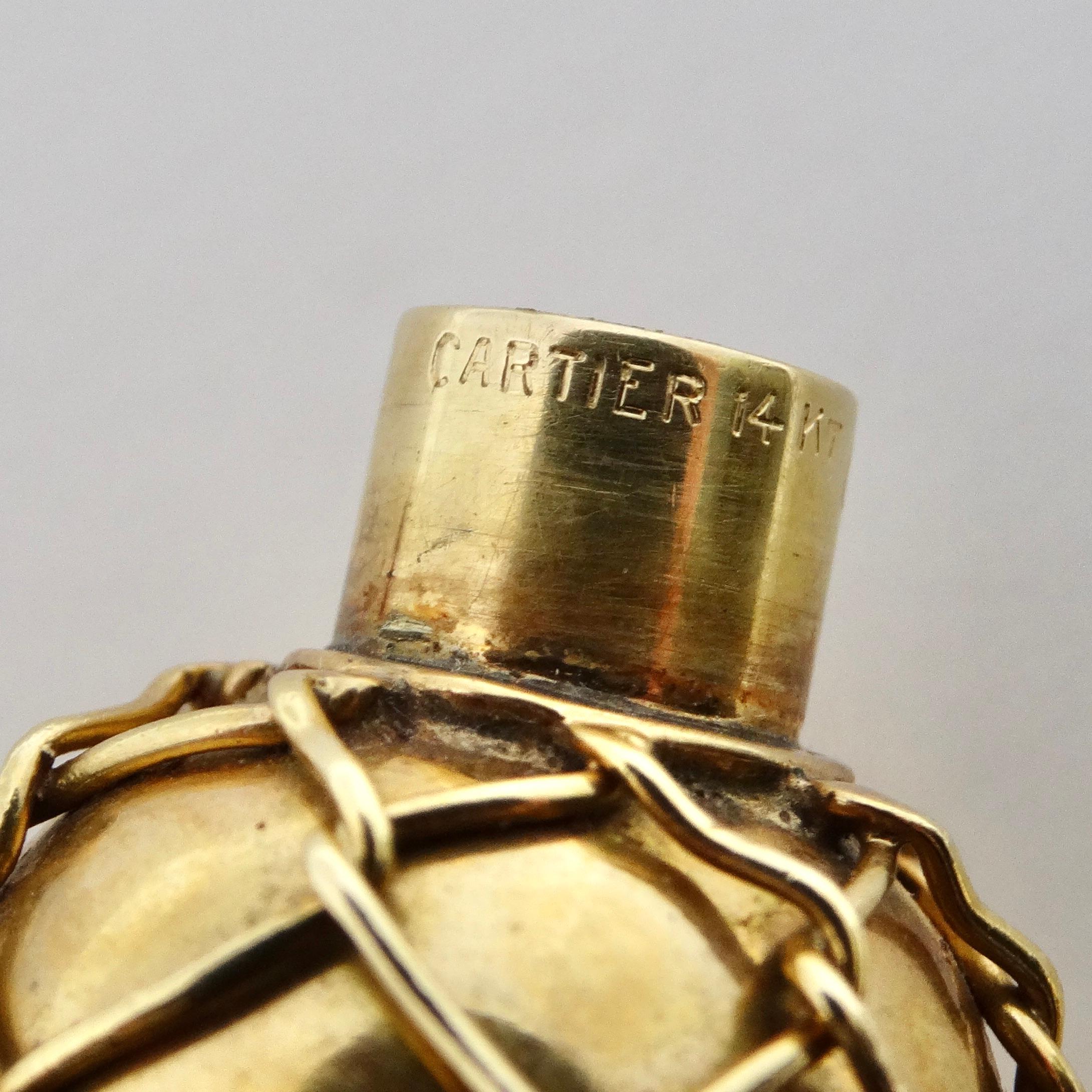 Flacon de parfum des années 1940 en or 24K et diamant de Cartier 4