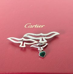 Cartier Broche pendentif 3 oiseaux en or blanc 18 carats et émeraude extra en forme de cœur