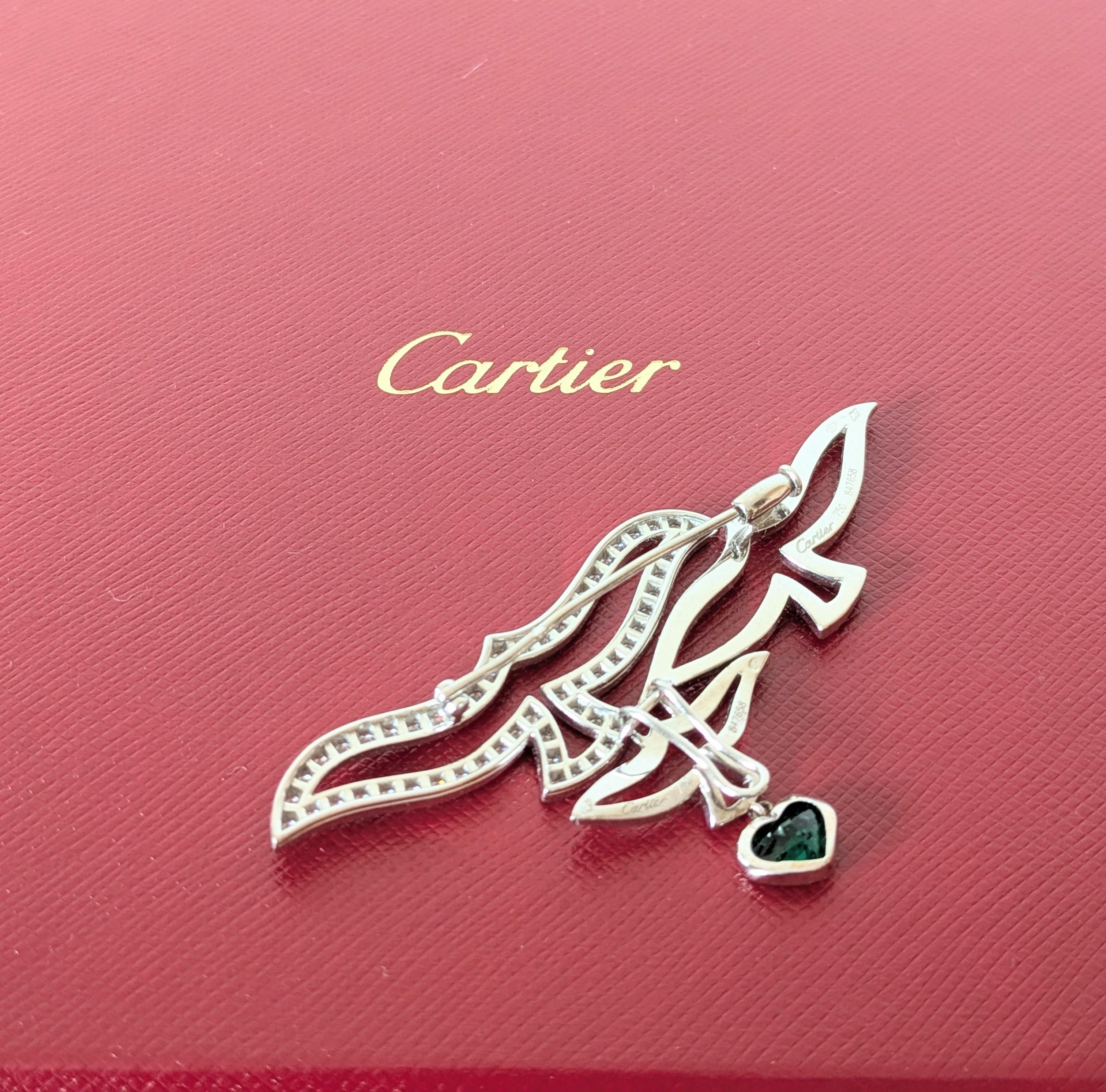 Cuore Spilla Cartier con ciondolo a forma di 3 uccelli in oro bianco 18 carati e smeraldo extra a forma di cuore in vendita
