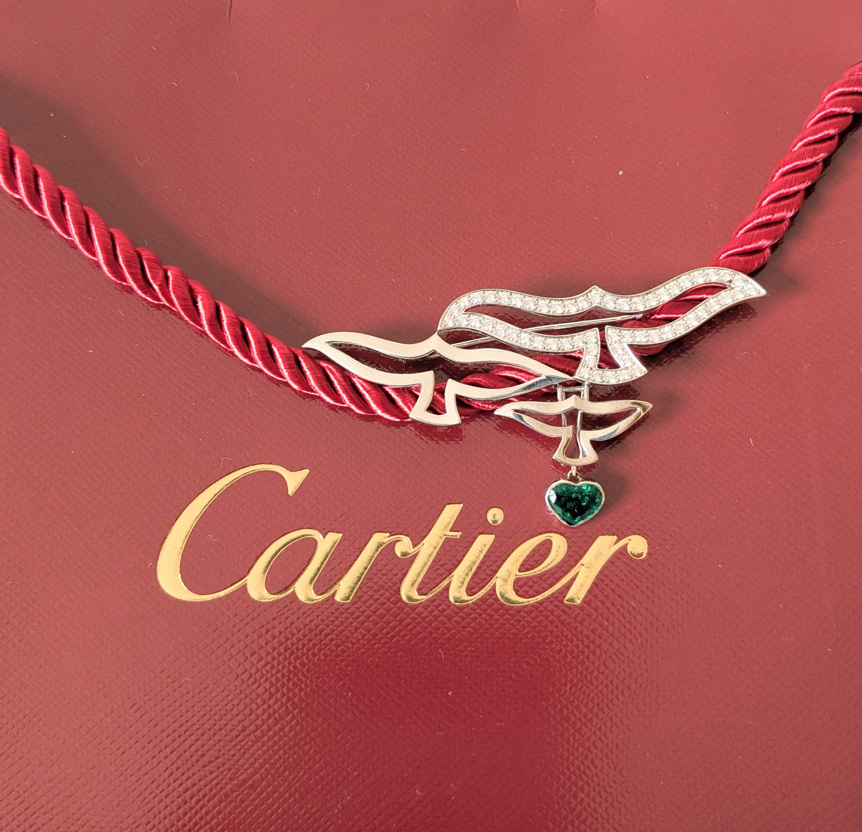 Spilla Cartier con ciondolo a forma di 3 uccelli in oro bianco 18 carati e smeraldo extra a forma di cuore In condizioni ottime in vendita a Bilbao, ES