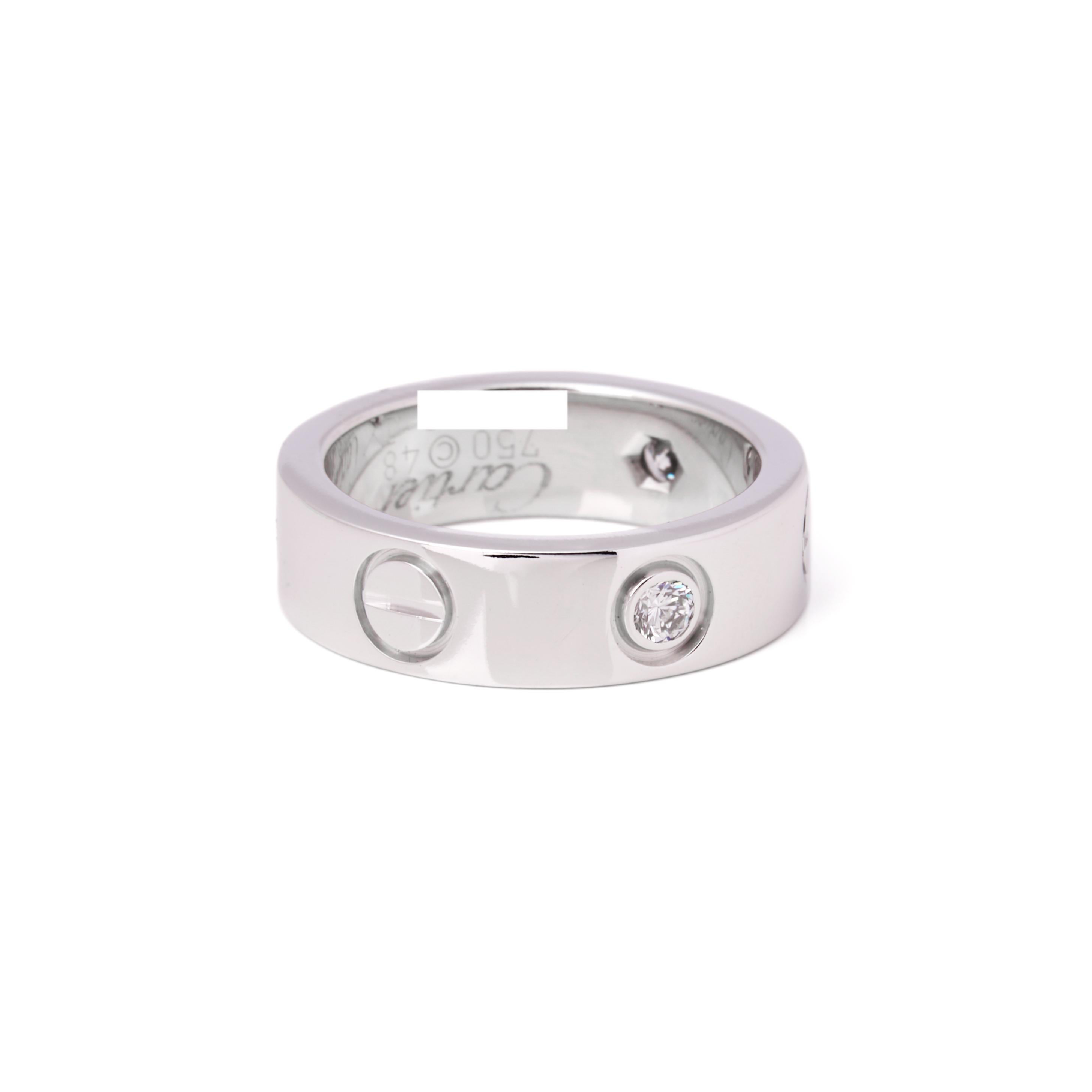 Anello Love Band Cartier con 3 diamanti in oro bianco 18 carati

Dettagli del prodotto
Xupes Ref: J679
Marchio: Cartier
Model No: Anello a fascia con 3 diamanti
Tipo: Anello
Numero di serie: A*****
PREZZO DI VENDITA: 4.200 EURO
Accompagnato da:
