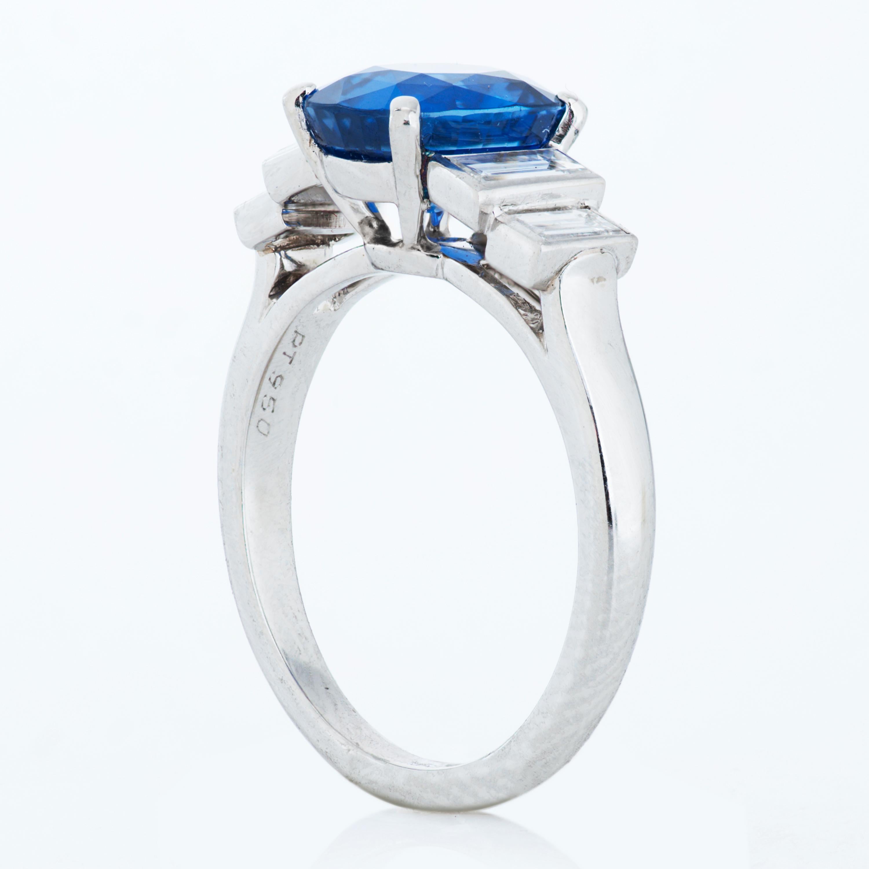 Cartier Ring aus Platin mit 3,00 Karat unerhitztem Madagaskar-Saphir und Diamanten (Kissenschliff) im Angebot