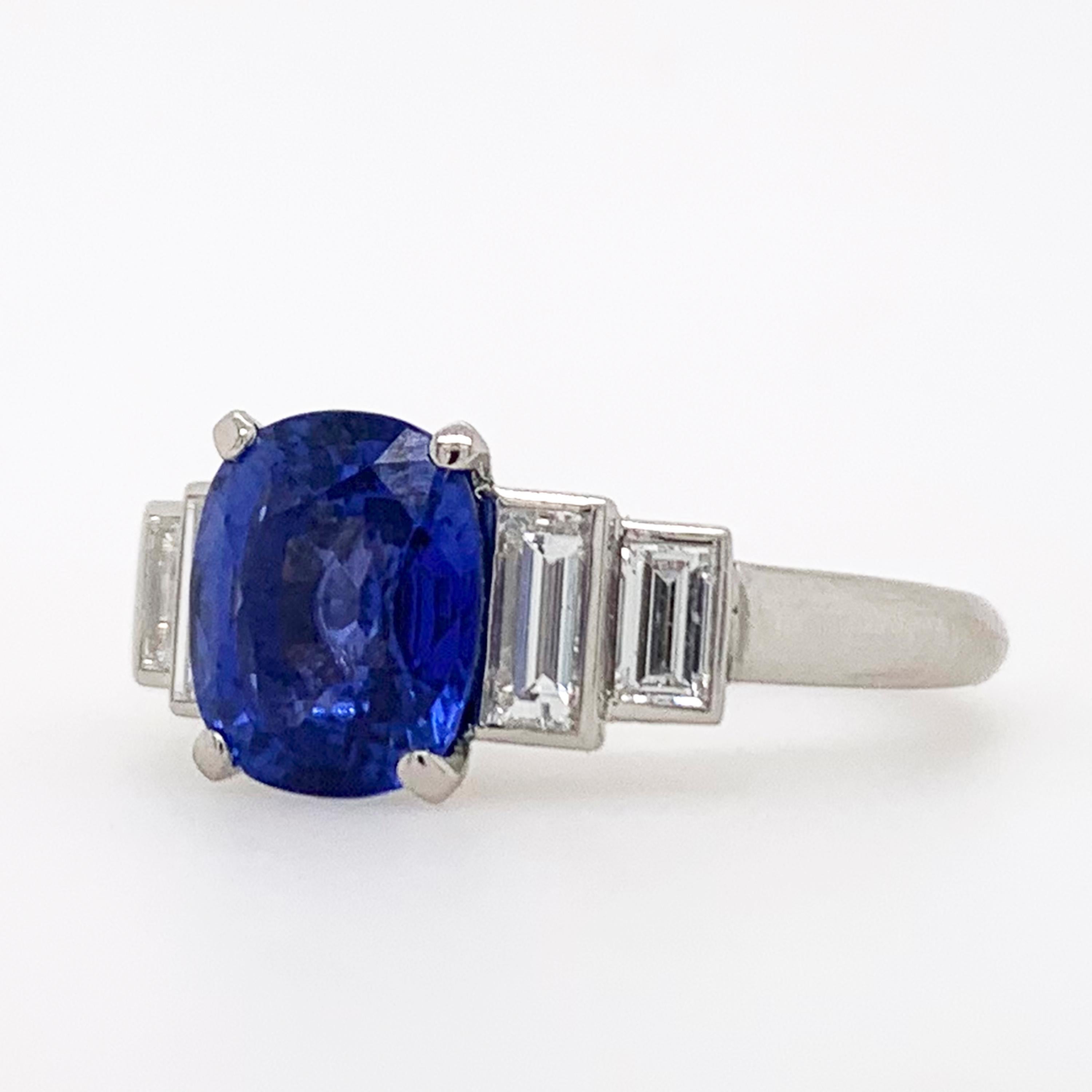 Cartier Ring aus Platin mit 3,00 Karat unerhitztem Madagaskar-Saphir und Diamanten im Zustand „Hervorragend“ im Angebot in Philadelphia, PA