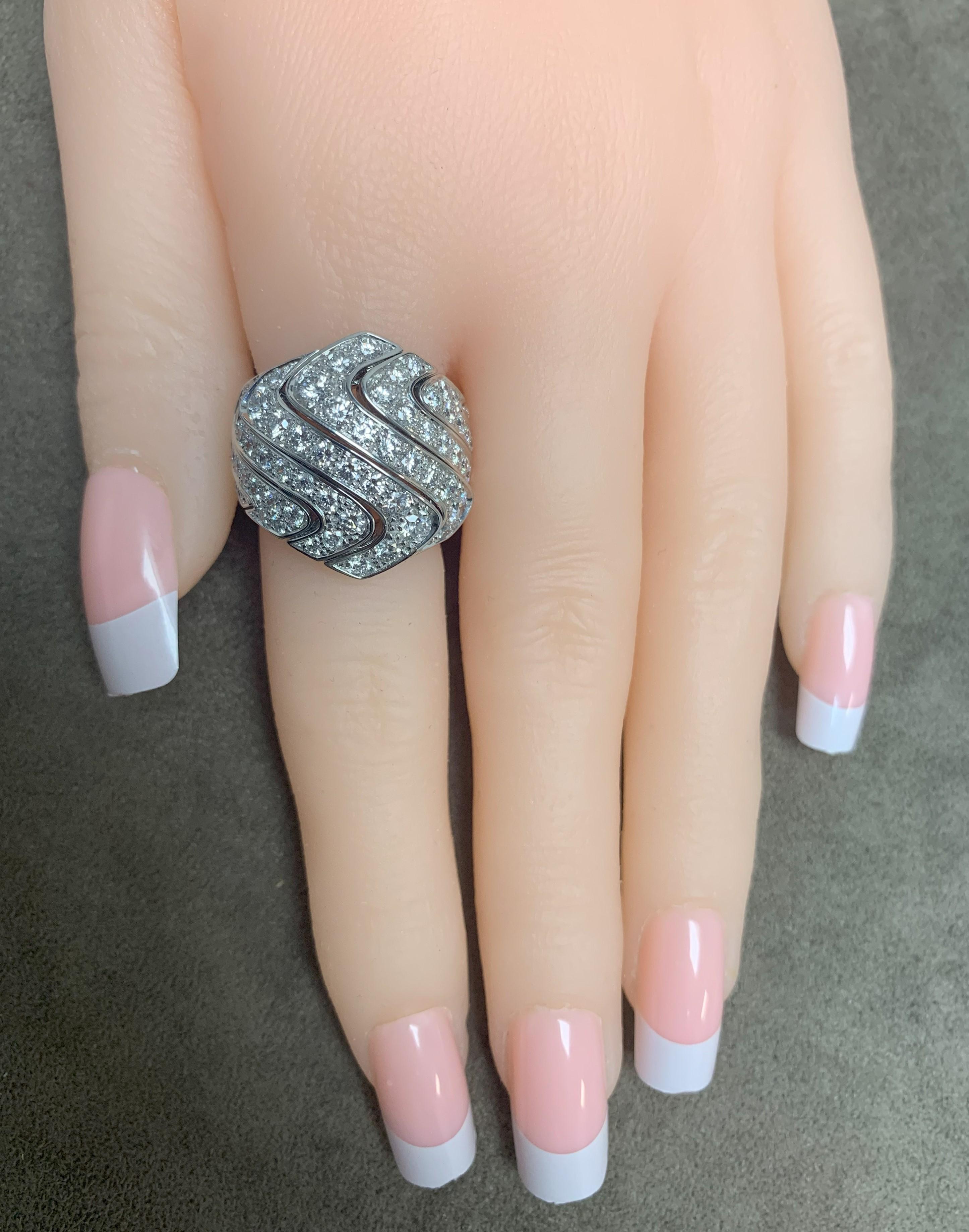 Cartier 4 Ct. Round Diamond Cocktail Ring, 18K Gold In Excellent Condition For Sale In New York, NY