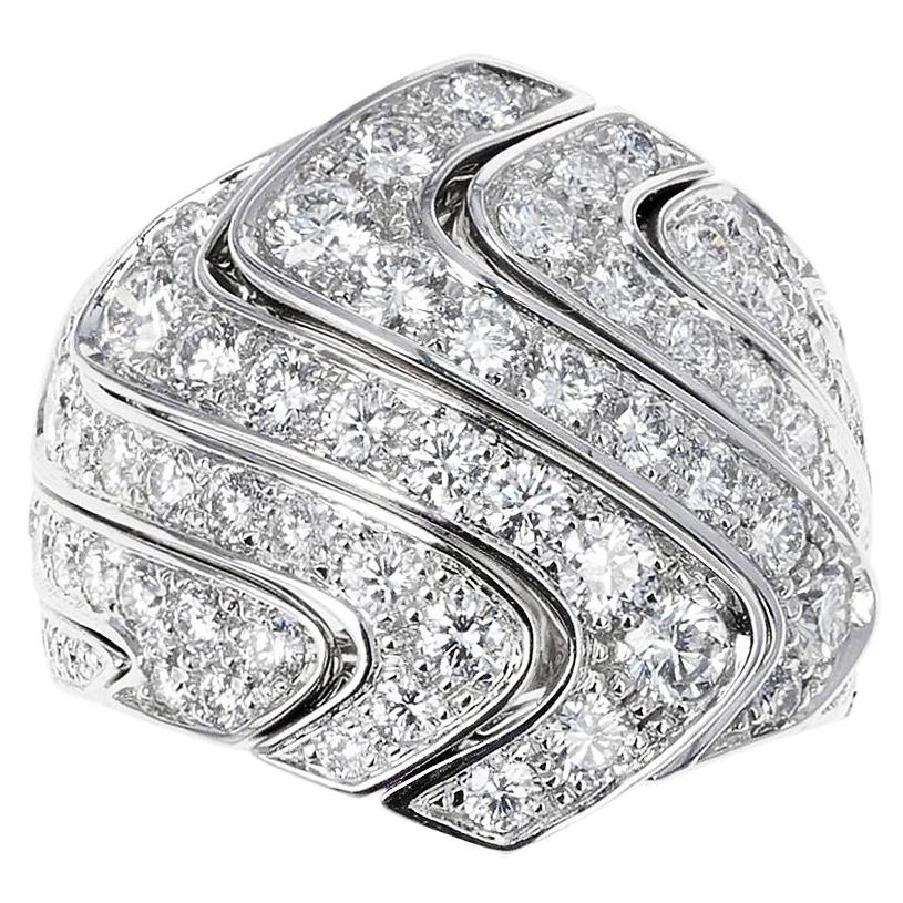 Cartier 4 carats Bague de cocktail à diamant rond, or 18K en vente