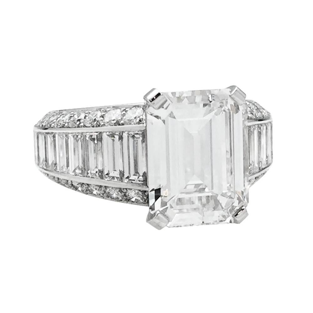 A 950/000 platinum Cartier ring, centered with a 4.02 carats emerald cut diamond, F colour, VVS 1 clarity, shouldered by 18 baguette cut diamonds. The ring is enhanced with brilliant cut diamonds. 
Weight : 10.4 grams
Finger size : 6 slightly