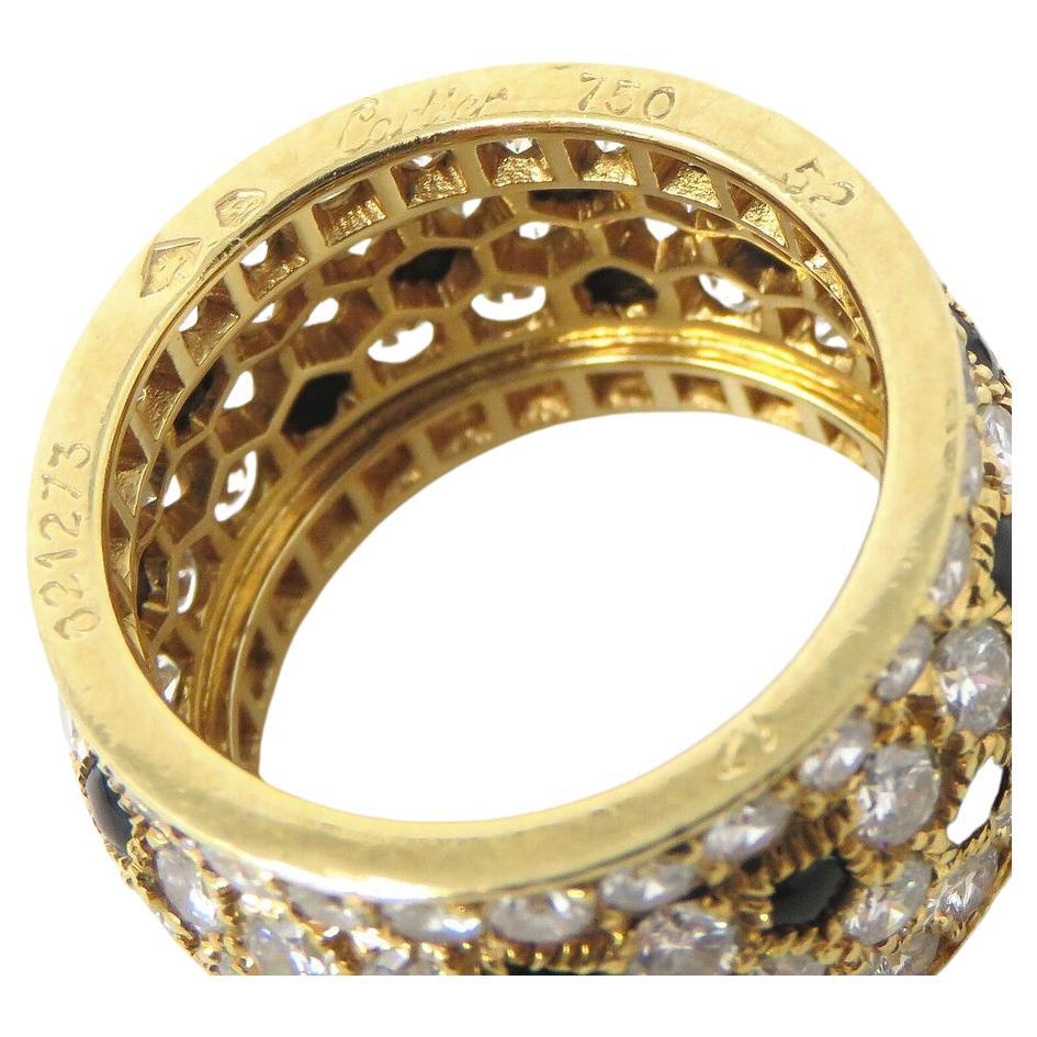 Présentation de la collection CARTIER  environ 5,1ct TW

Marqué : Cartier 621273 750 52 17

Anneau de 12 mm de diamètre. Taille de l'anneau 5.75

Poids total avec sertissage : 10,3 grammes