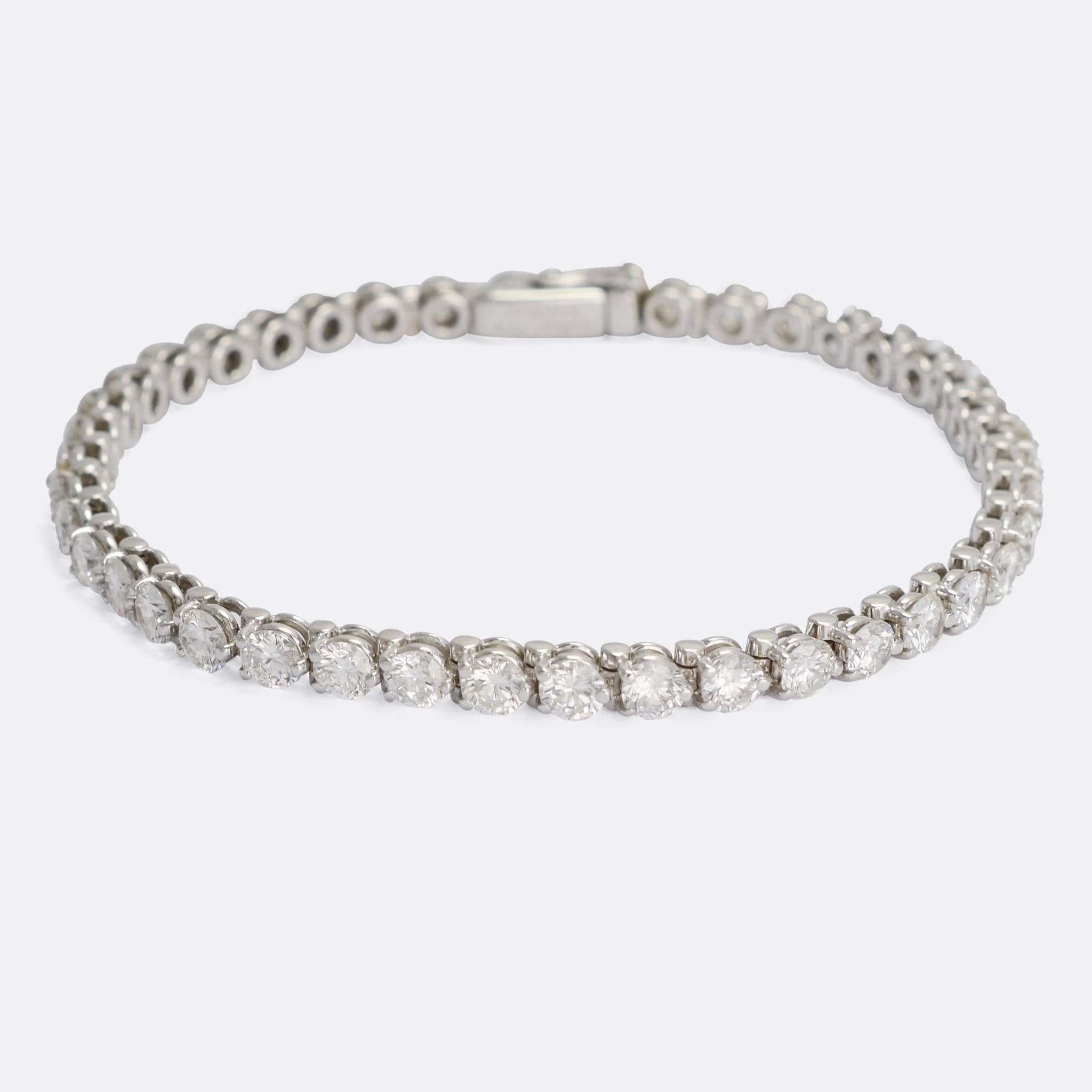 A stunning Cartier tennis bracelet, fully set with 42 brilliant cut diamonds. The stones have a total weight of 6.75 carats, and grade at F/G colour and VS1 clarity. Modelled in 18k gold throughout, the piece features exceptional craftsmanship - as