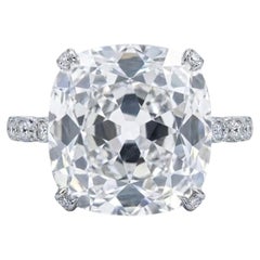 Anillo Cartier de diamantes talla brillante en cojín de 7,5 quilates