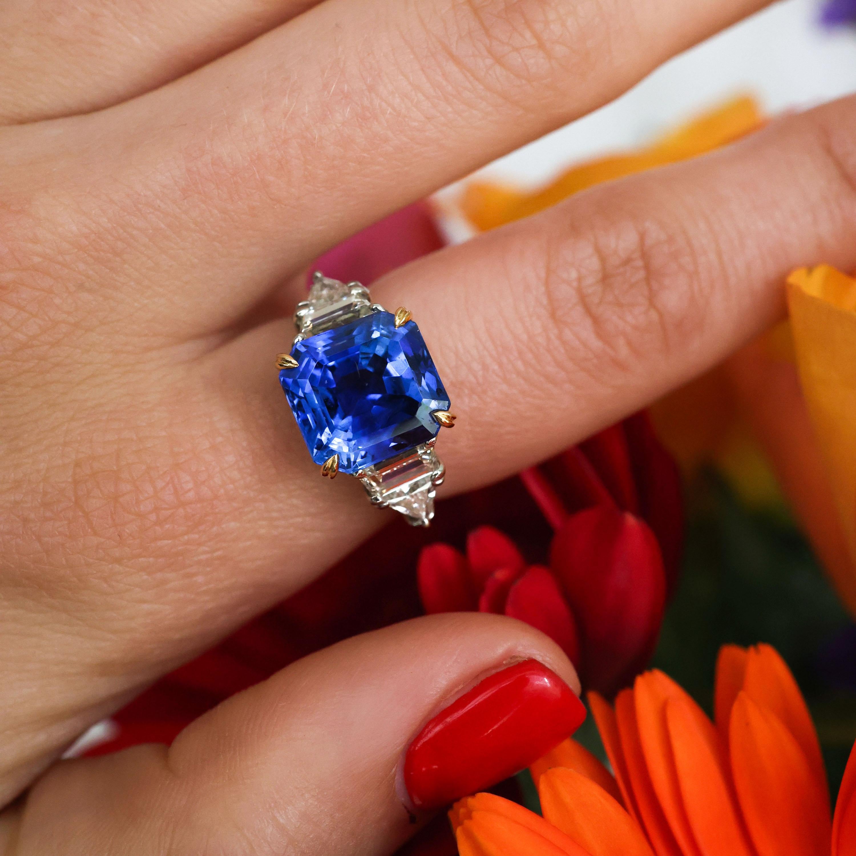 Cartier, bague en or et platine avec saphir de Birmanie certifié GIA de 7,51 carats et diamants Excellent état - En vente à London, GB