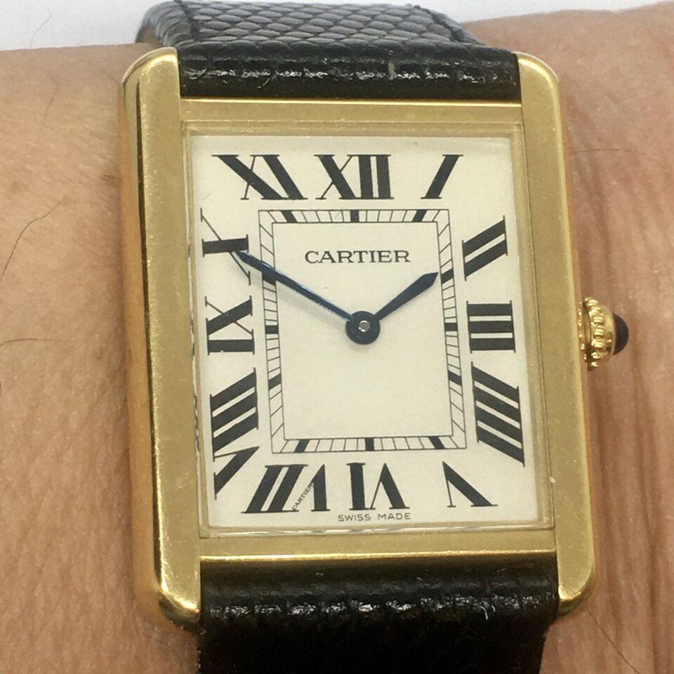 Cartier 765510TX Ref 3167 Tank Solo 18k Yellow Gold Men's Watch French Strap  In Excellent Condition For Sale In Santa Monica, CA