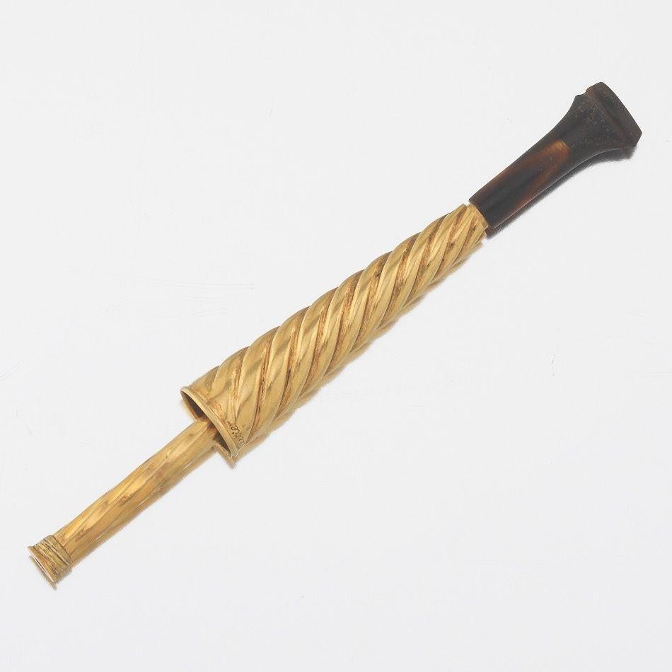 Cartier, a Charming 18 Karat Gold Cigarette Holder In Good Condition In New York, NY