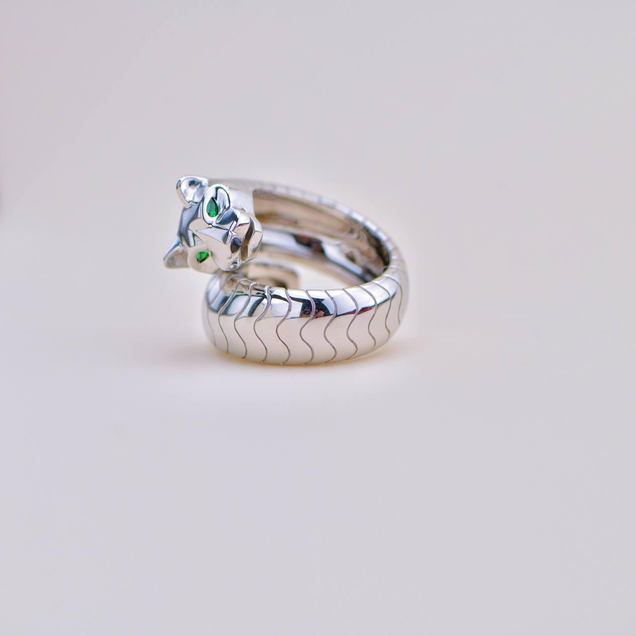 Cartier A Lakarda Panthère 18K White Gold Tsavorite Onyx Ring Size 51 For Sale 5