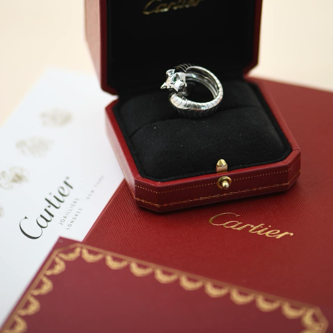 SKU	33301511
Comes With	Full Set (Box, Card, Invoice)
Date	2019
Model	B4081451
Serial Number	OO****
Metal	18k White Gold
Stones	Tsavorite
Weight	Approximately 18.84 g
Ring Size	        51