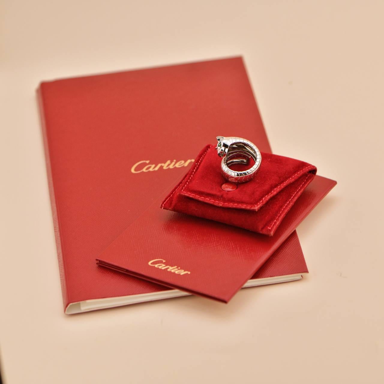 Cartier A Lakarda Panthère 18K White Gold Tsavorite Onyx Ring Size 51 In Excellent Condition For Sale In Banbury, GB