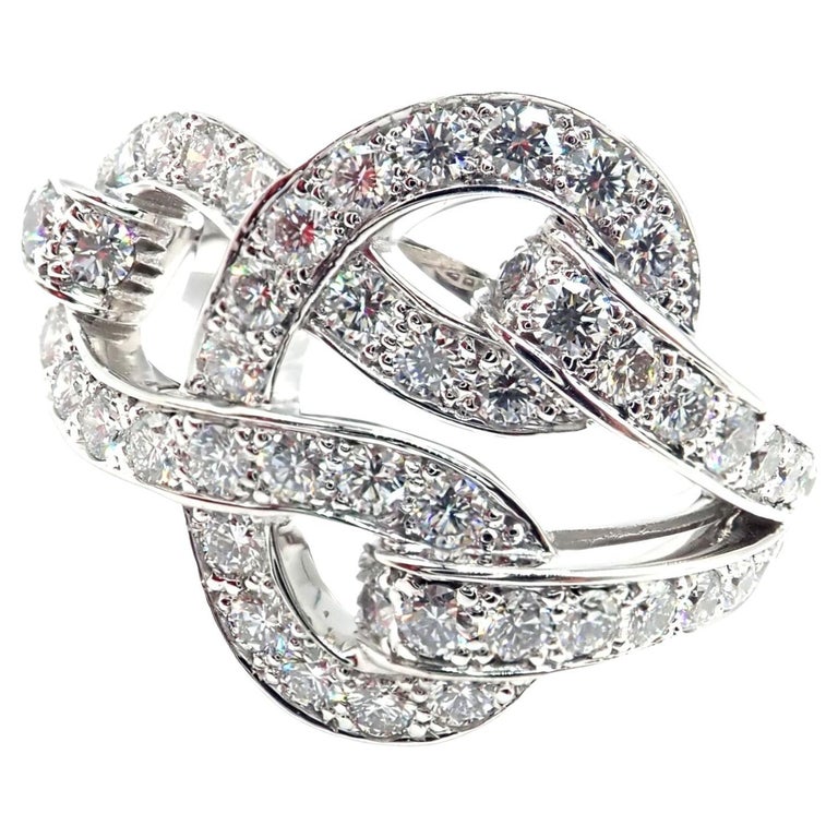 Cartier Agrafe, bague jonc en or blanc et diamants En vente sur