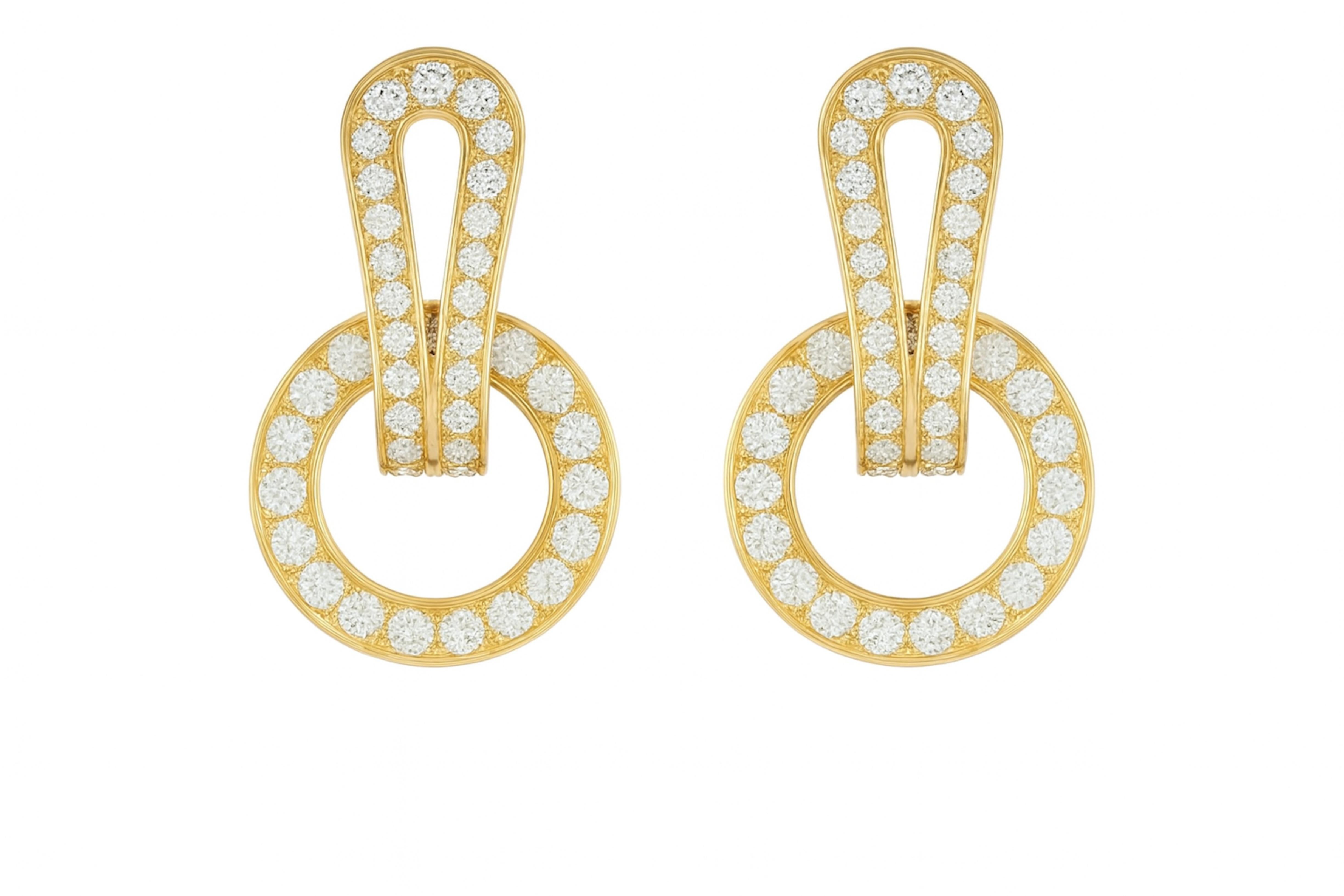 Orecchini di diamanti Cartier Agrafe Pavé in oro giallo 18 carati - 1,24 carati

Un paio di iconici orecchini Cartier Agrafe, realizzati in oro giallo massiccio 18 carati, con 84 diamanti naturali taglio brillante per un totale di circa 1,24 carati.