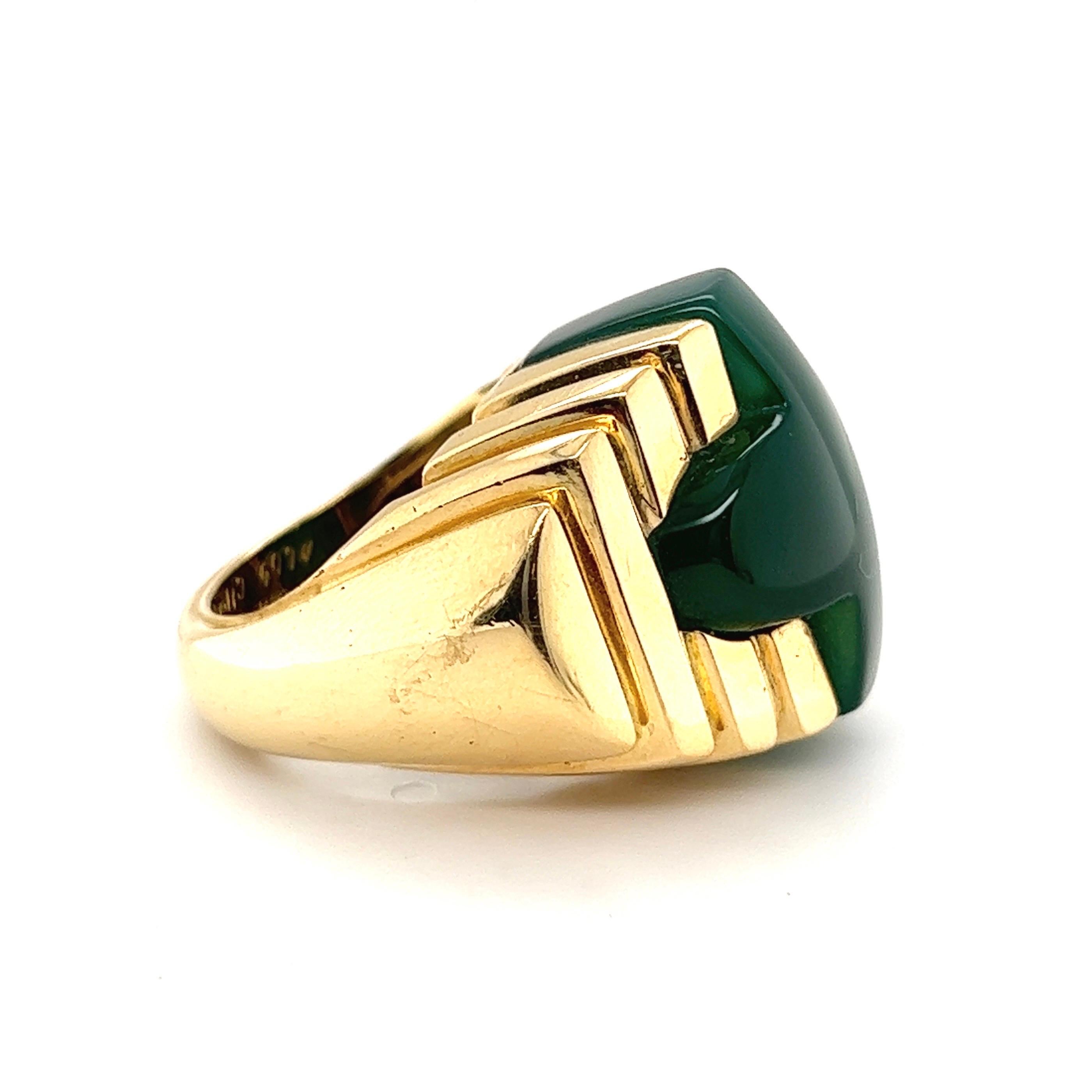 Modernist Cartier Aldo Cipullo 18 Karat Yellow Gold and Green Agate Cocktail Ring, 1971