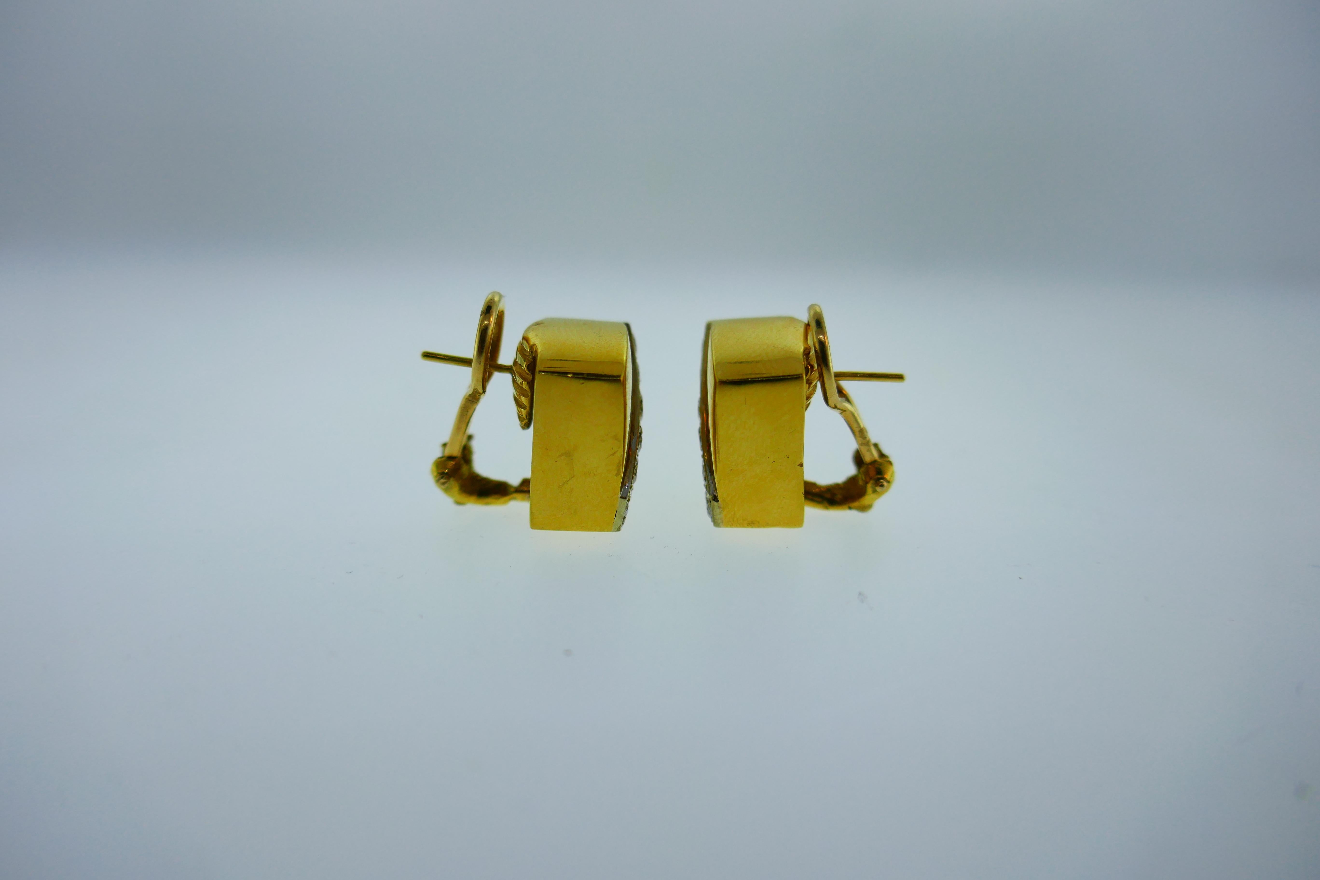 Cartier Aldo Cipullo 18k Yellow Gold & Diamond Earrings Circa 1971 Vintage





Here is your chance to purchase a beautiful and highly collectible designer pair of earrings.  Truly a great piece at a great price! 



Weight: 9.9 grams



Condition: