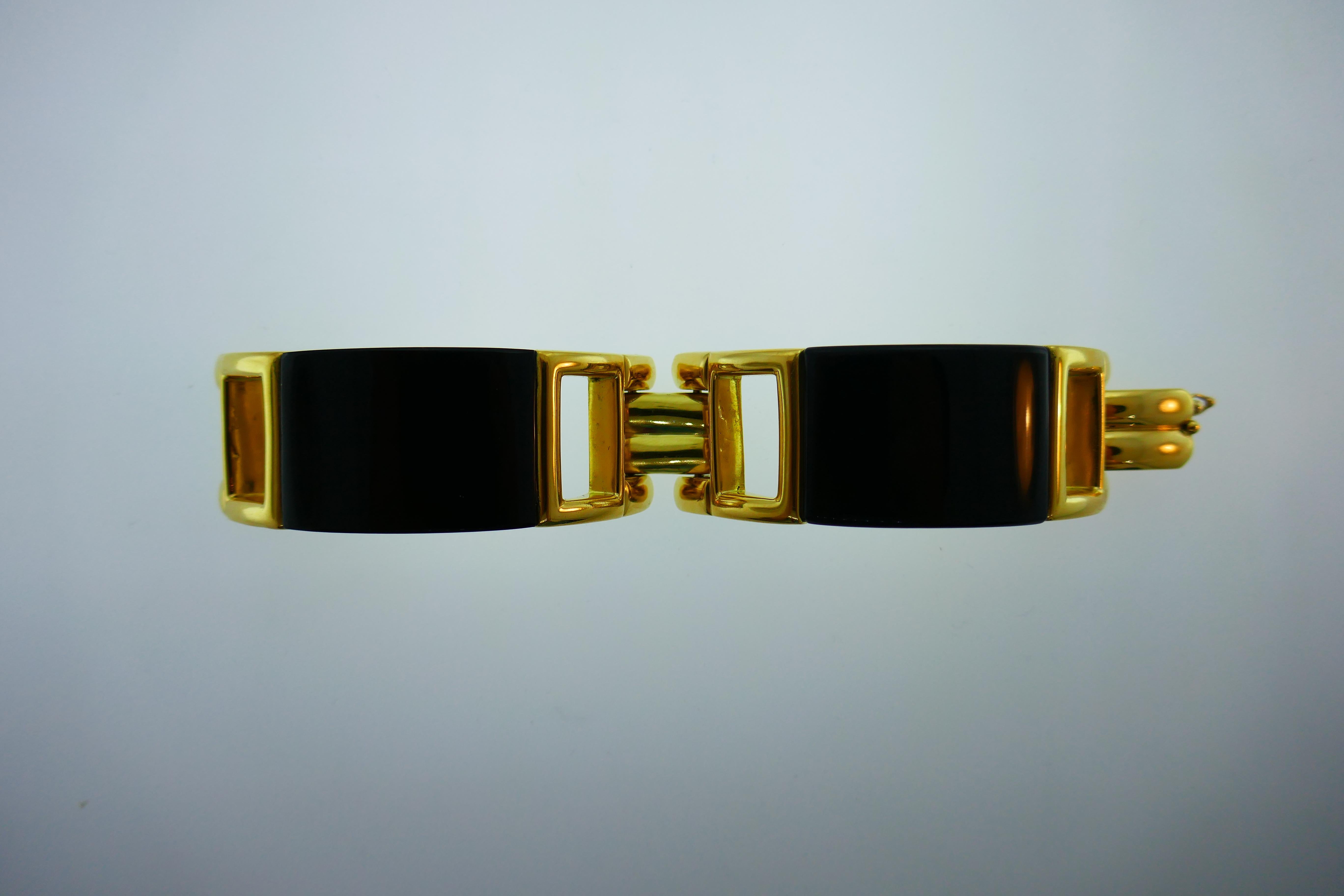 Cartier Aldo Cipullo 18k Yellow Gold & Onyx Bracelet Circa 1970s





Here is your chance to purchase a beautiful and highly collectible designer bracelet.  Truly a great piece at a great price! 



Weight: 96.1 grams



Condition: