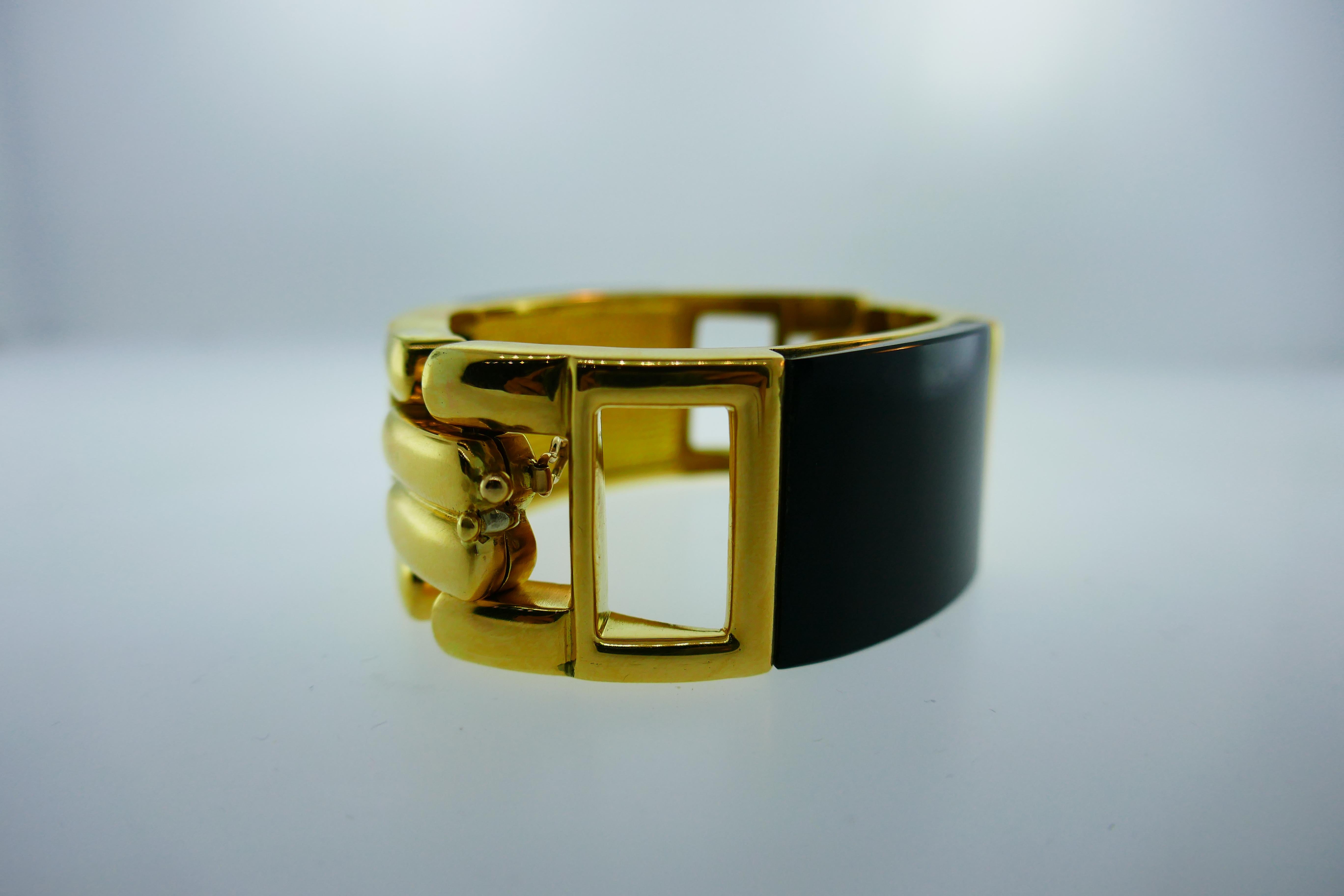 Cartier Aldo Cipullo 18 Karat Yellow Gold and Onyx Bracelet, circa 1970s In Excellent Condition In Beverly Hills, CA