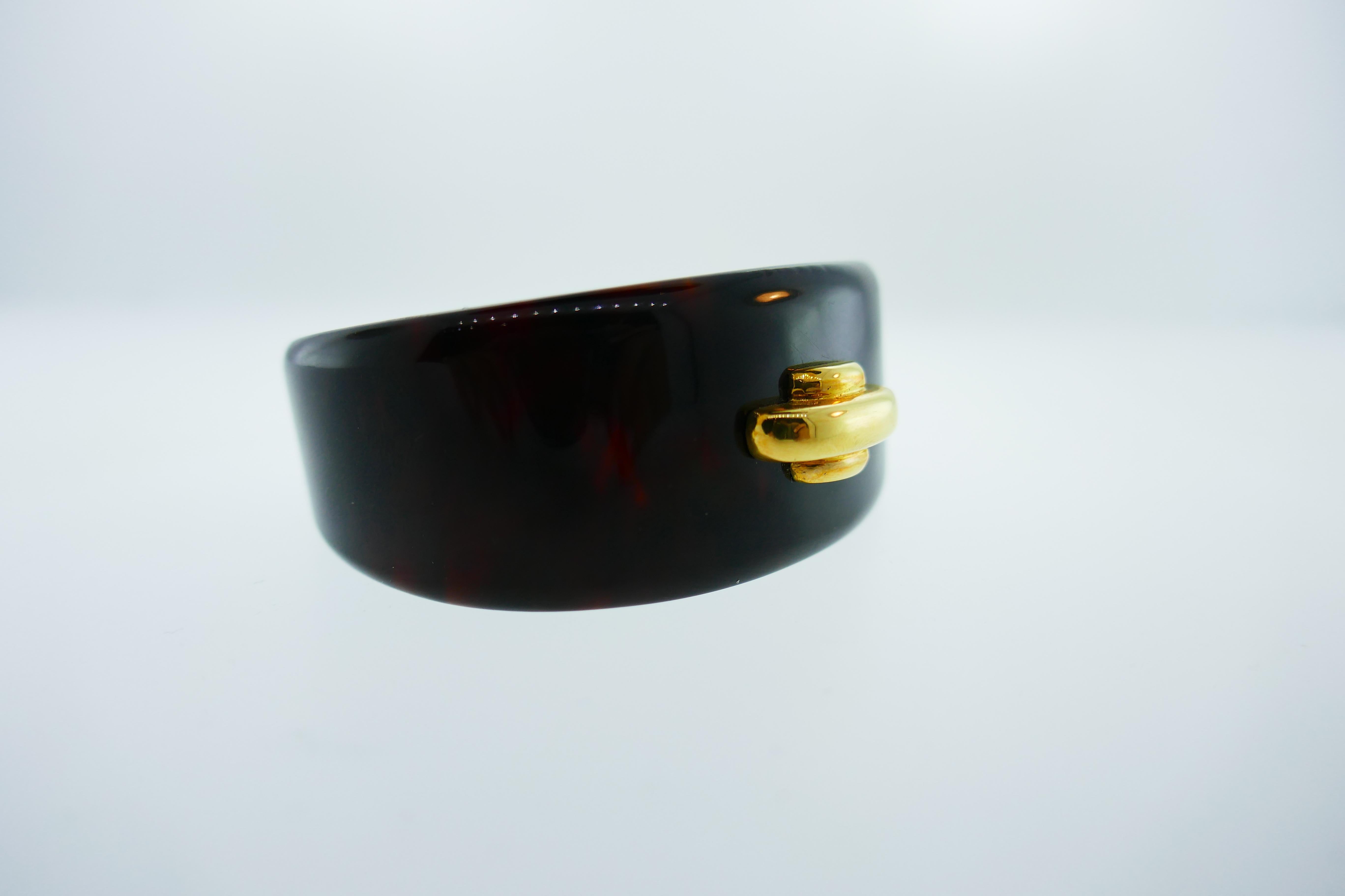 Cartier Aldo Cipullo 18k Yellow Gold & Bakelite Cuff Bangle Bracelet Vintage Circa 1970





Here is your chance to purchase a beautiful and highly collectible designer bracelet.  Truly a great piece at a great price! 



Weight: 16.1