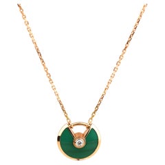 Cartier, collier Amulette De Cartier en or rose 18 carats et malachite