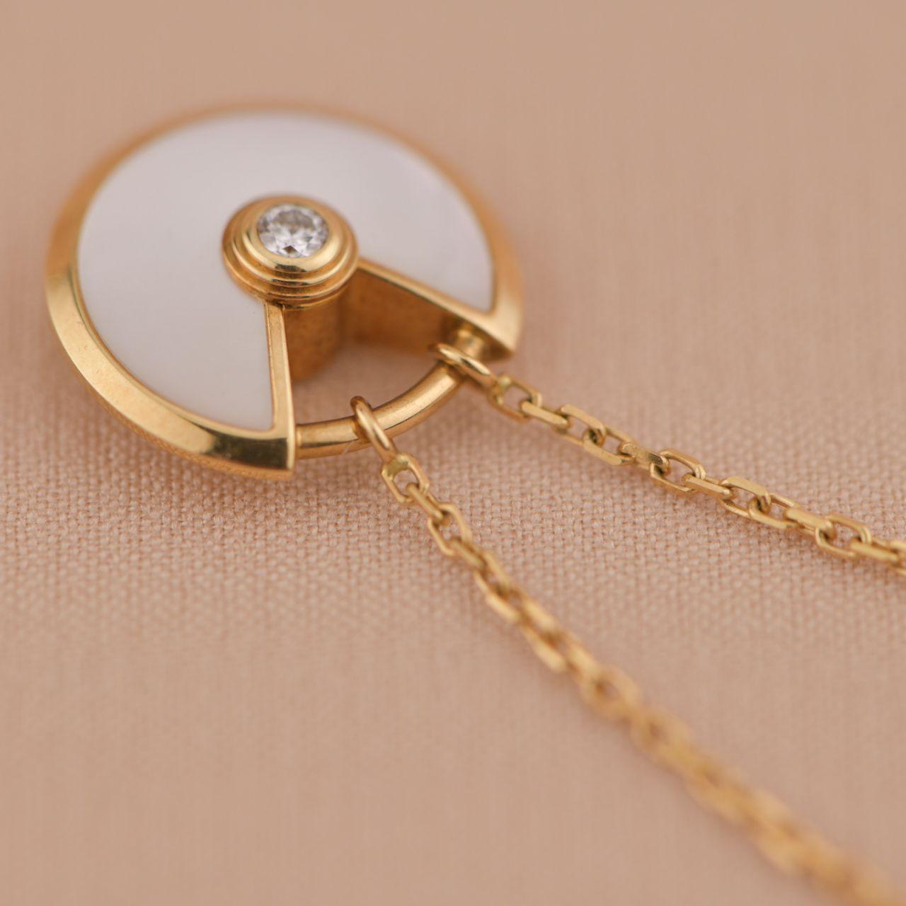 Brilliant Cut Cartier Amulette De Cartier 18k Yellow Gold Mother of Pearl Necklace